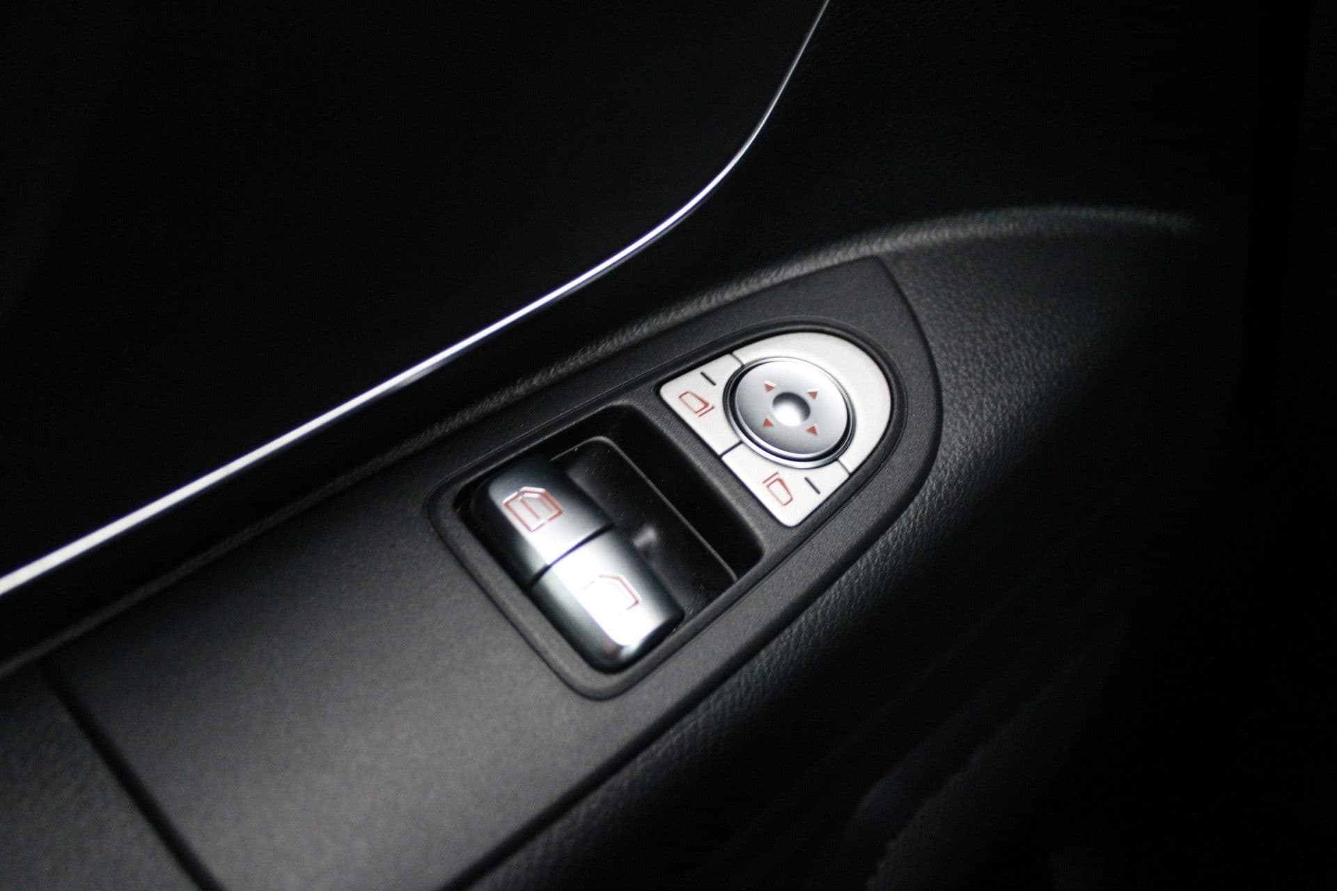 Mercedes-Benz EVito Extra Lang 66 kWh 116pk - Leder - Camera - LED - Carplay/Android - PDC - Stoelverwarming - Snelladen - Rijklaar thumbnail 20