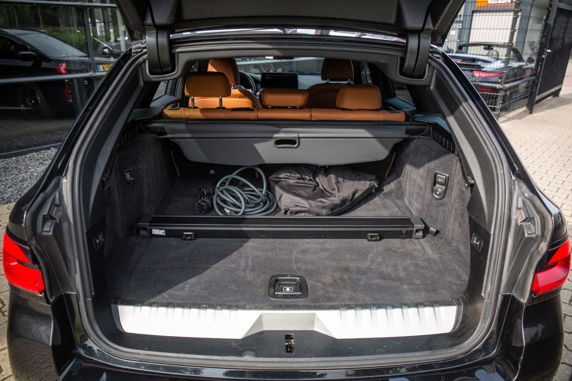 BMW 5 Serie Touring 530e M-Sport , Shadowline, Adaptive Cruise, Trekhaak, Leder, SOH 91% thumbnail 29