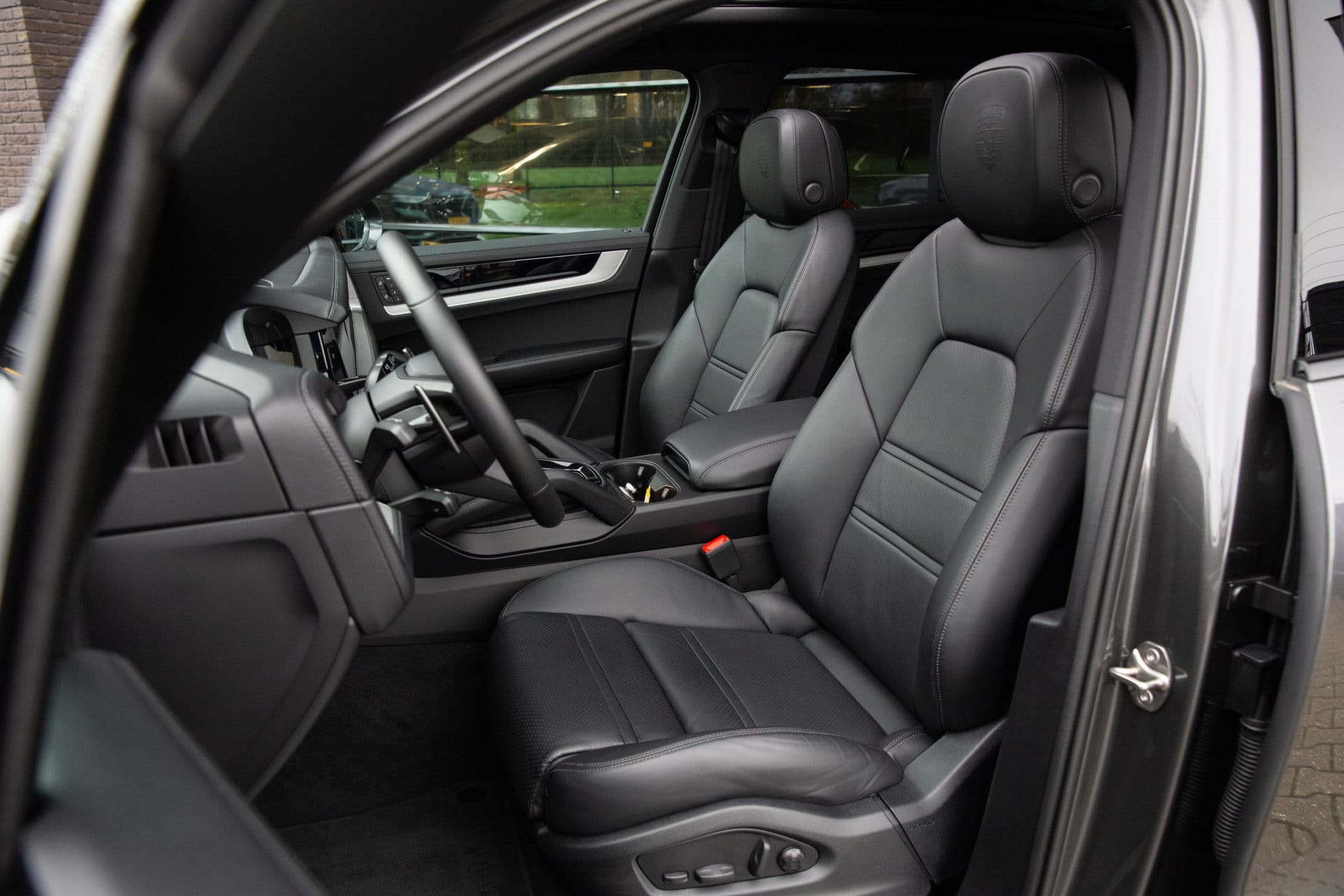 Porsche Cayenne 3.0 E-Hybrid , Sport Chrono, Luchtvering, Softclose, HUD, Pano, thumbnail 4