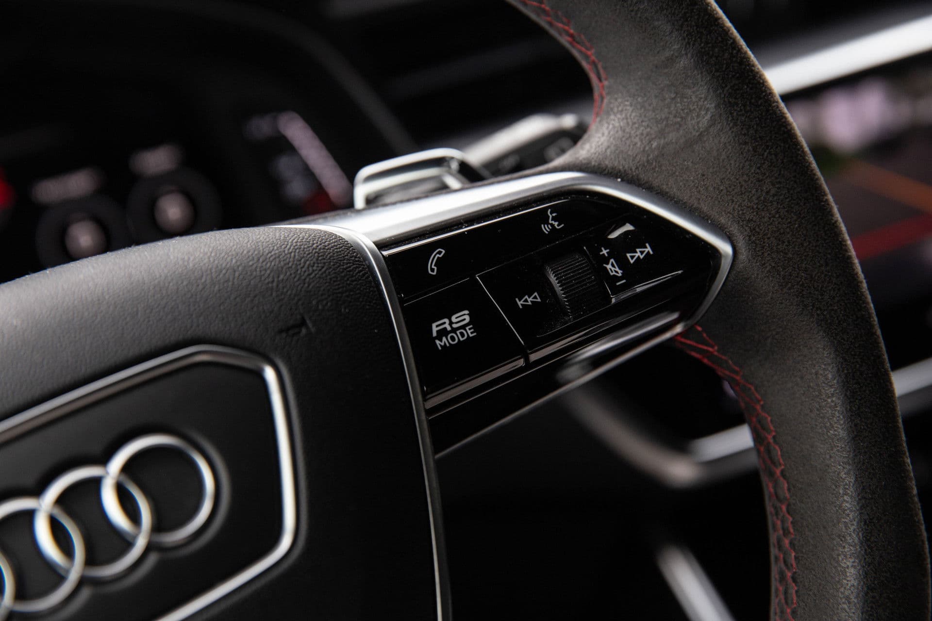 Audi RS6 Avant 4.0 TFSI Quattro , B&O Advanced, Nachtzicht, 4-wielsturing, Head-up display, Trekhaak, Laser thumbnail 37