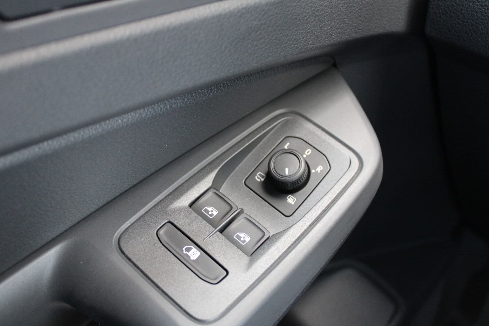 Volkswagen Caddy Cargo 2.0 TDI 122pk DSG7 - Carplay - Adaptive Cruise - Trekhaak - Navigatie - Dig. cockpit - Ergocomfort stoel - Stoelverwarming - Rijklaar thumbnail 9