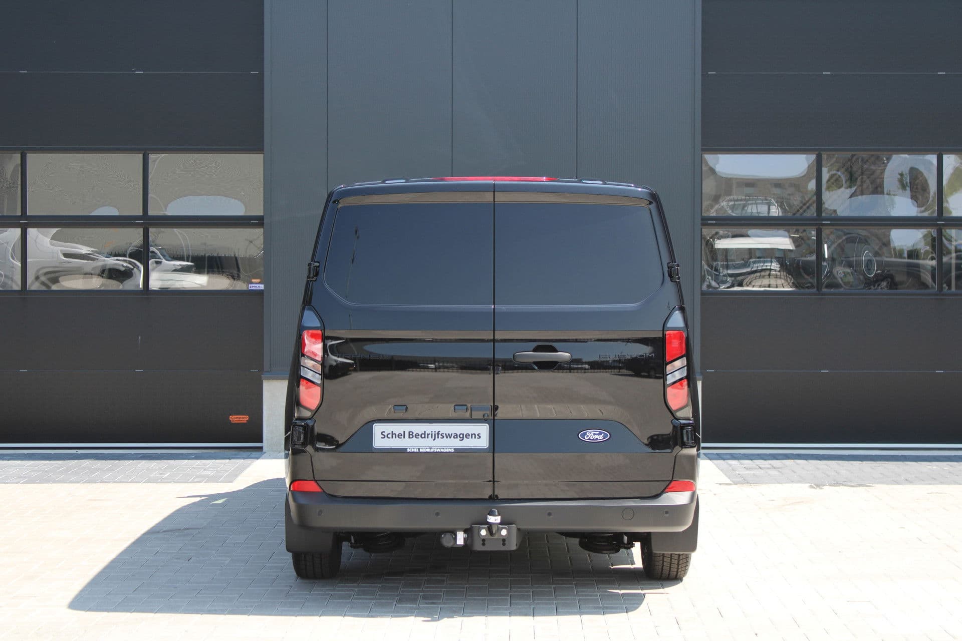 Ford Transit Custom 320 2.0 TDCI L2H1 Trend DC 136pk - Carplay - Android - Camera - Trekhaak - LED koplampen - Stoelverwarming - Draadloos laden - Rijklaar thumbnail 8