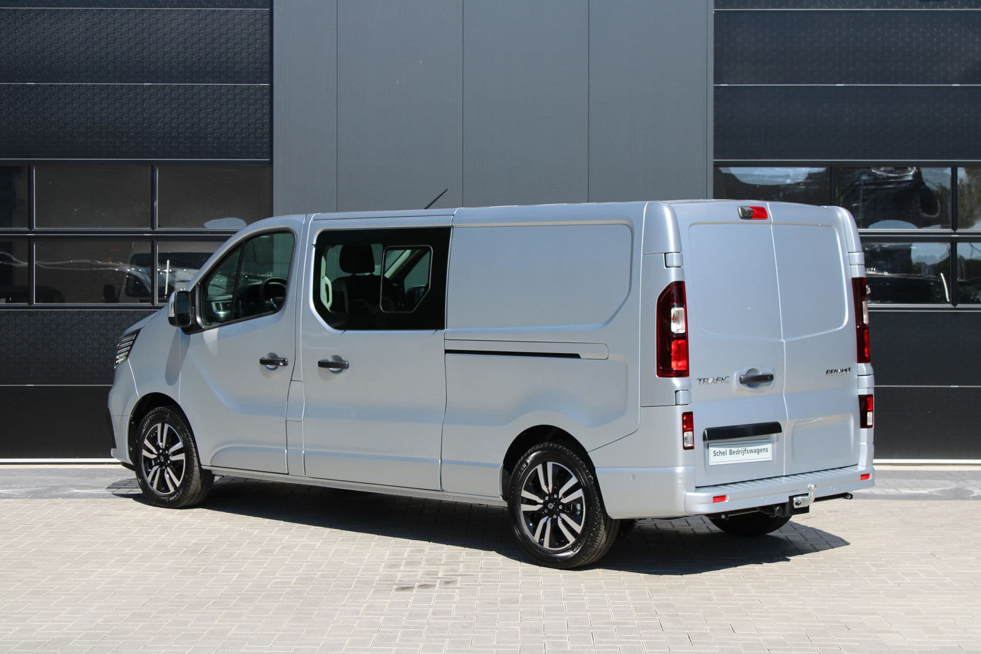 Renault Trafic 2.0 Blue dCi 170pk T29 L2H1 Extra DC - 2x Schuifdeur - Carplay - LED - Blind Spot - Navigatie - Camera - Trekhaak - Stoelverwarming - Rijklaar thumbnail 8