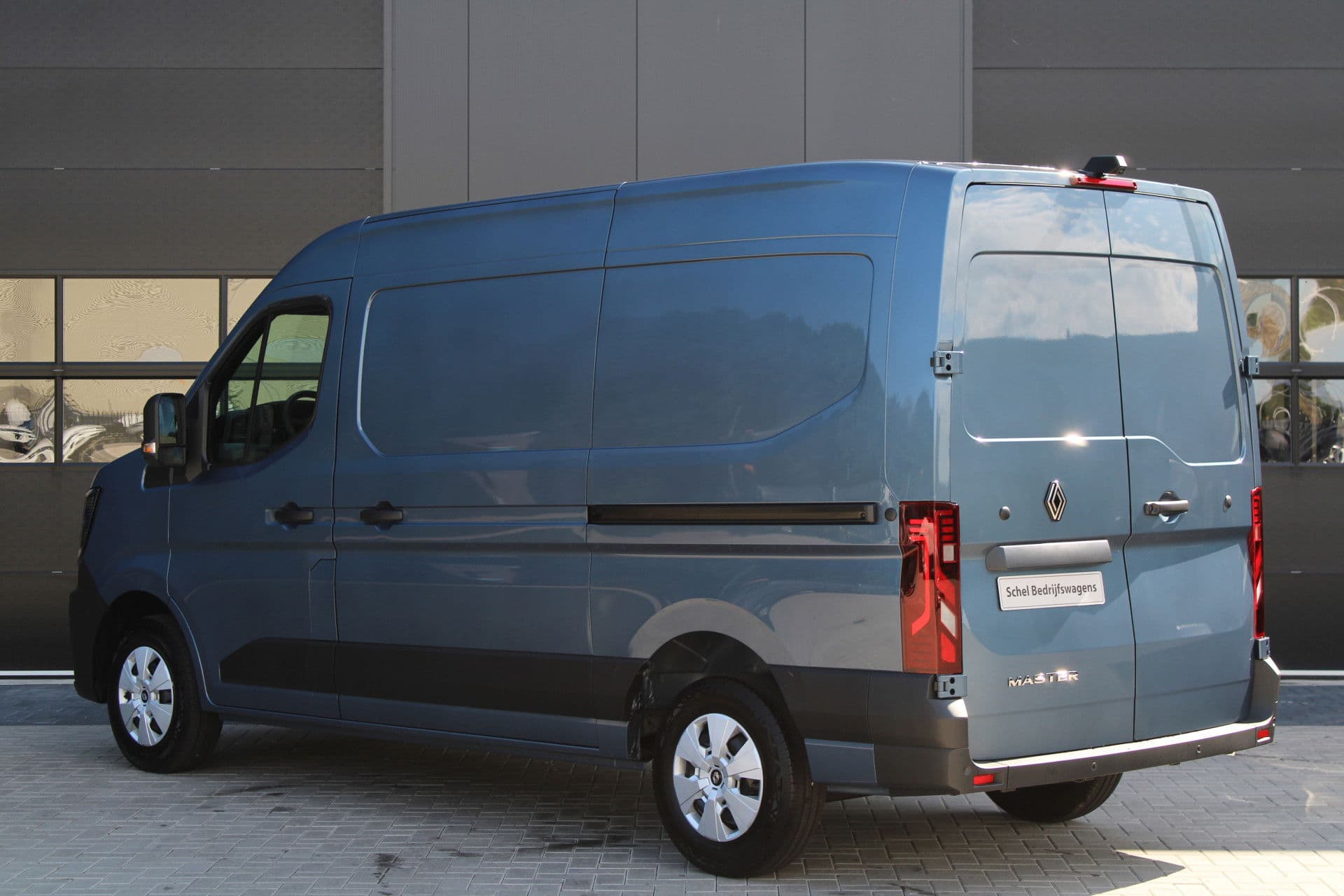 Renault Master T35 2.0 dCi 170pk L2H2 Extra - 2x Schuifdeur - Navigatie - Blind Spot - Camera - Stoelverwarming - Verwarmde voorruit - Rijklaar thumbnail 34