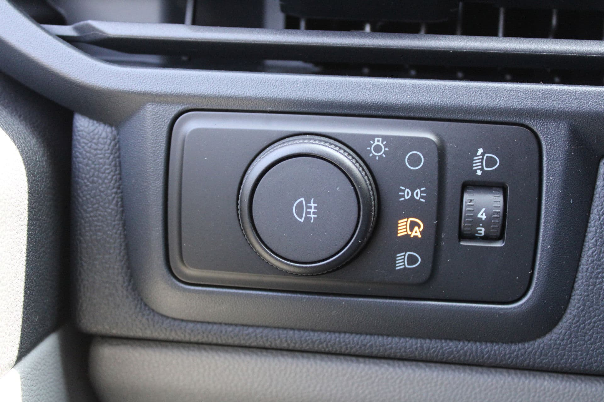 Ford Transit Custom 320 2.0 TDCI L2H1 Trend DC 136pk - Carplay - Android - Camera - Trekhaak - LED koplampen - Stoelverwarming - Draadloos laden - Rijklaar thumbnail 23