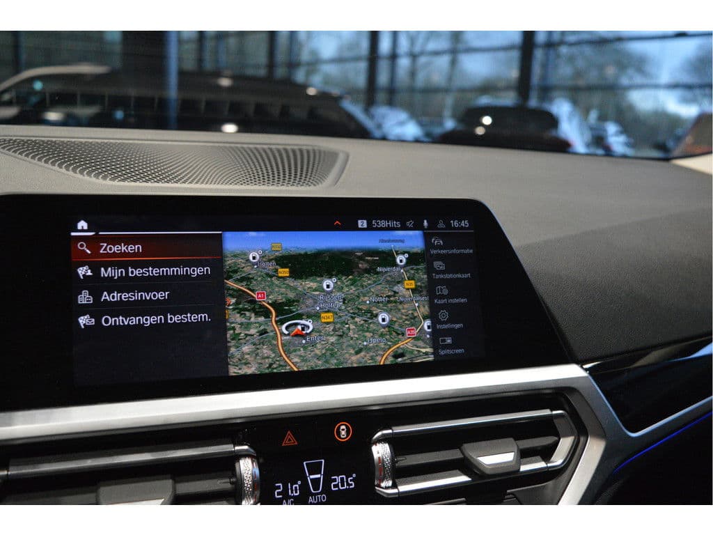 BMW 3 Serie 318i Edition navi clima cruise led pdc trekhaak 157 pk !! thumbnail 19