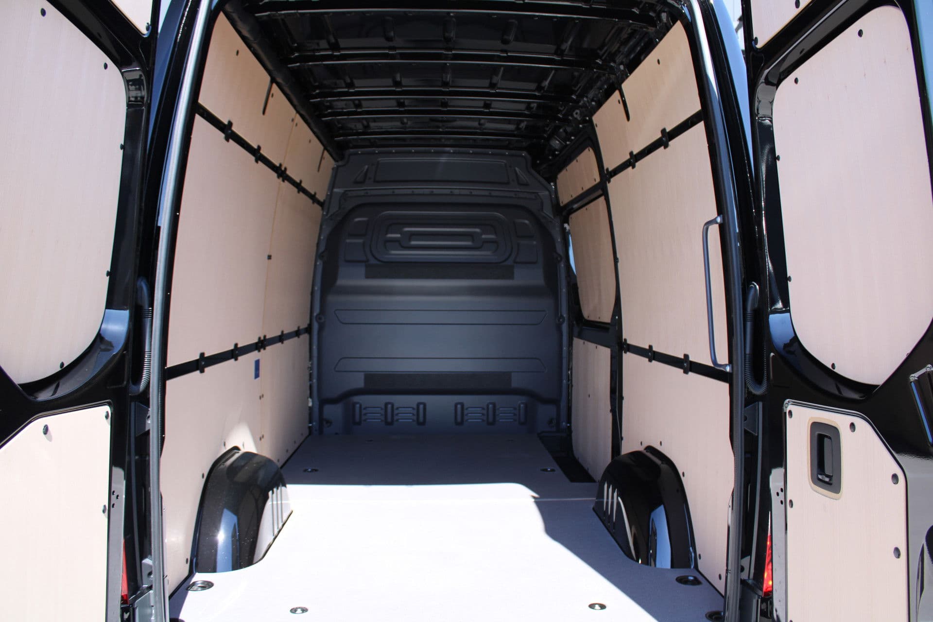 Mercedes-Benz Sprinter 317CDI L2H2 Select - LED - Mbux 10 - 3.5t Trekhaak - Geveerde Stoel - Betimmering - Camera - Carplay - Blind spot - Cruise - Rijklaar thumbnail 10