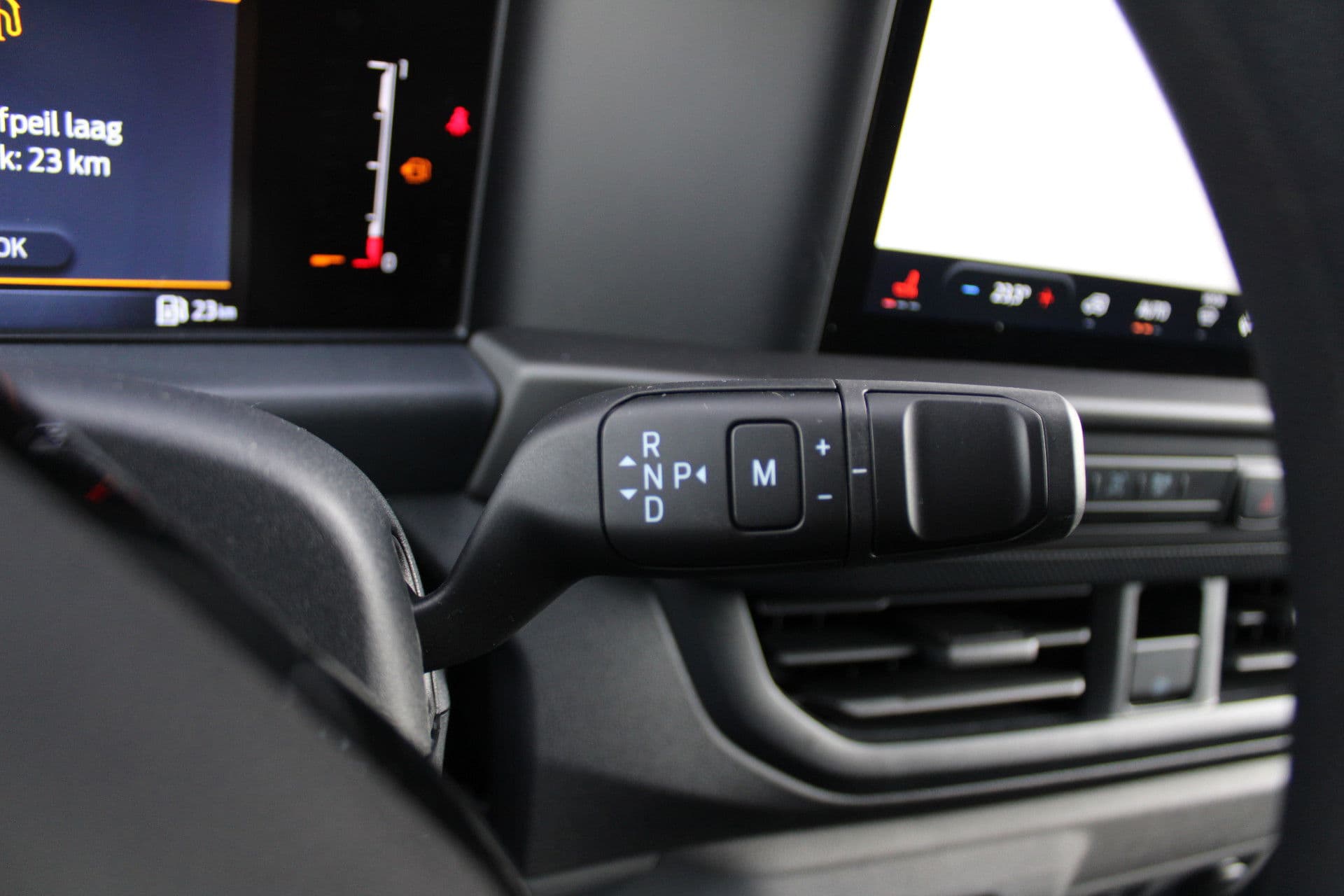 Ford Transit Custom 320 2.0 TDCI L2H1 Trend 170pk - Achterklep - Carplay - Android - LED koplampen - Stoelverwarming - 70l tank - Rijklaar thumbnail 23