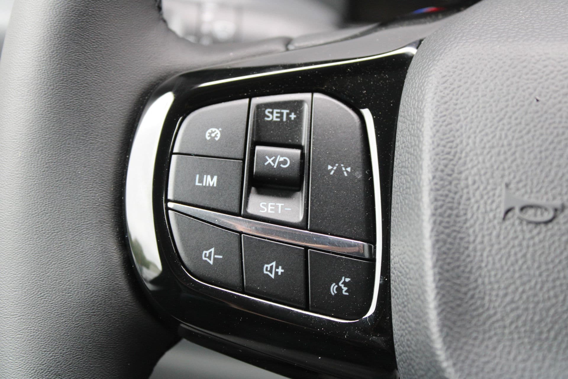 Ford Transit Custom 320 2.0 TDCI L2H1 Trend 136pk - Carplay - Android - LED koplampen - Verwarmd stuurwiel - Stoelverwarming - 70l tank - Rijklaar thumbnail 14