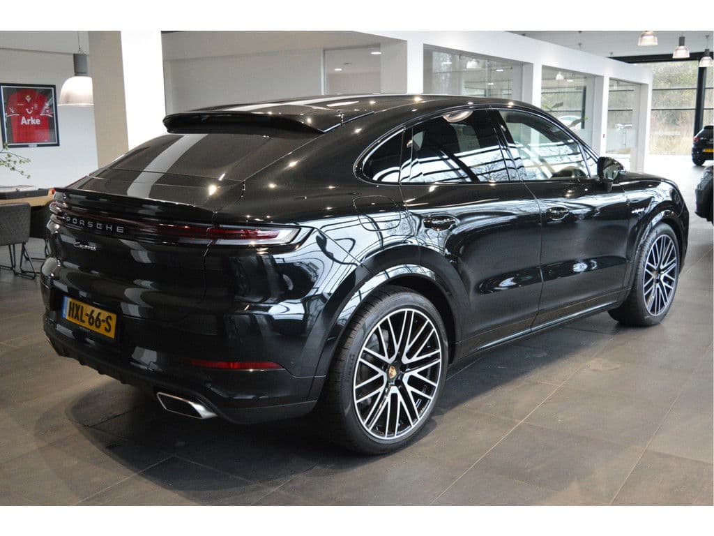 Porsche Cayenne Coupé 3.0 E-Hybrid pano camera Bose leer 22 inch !! thumbnail 4