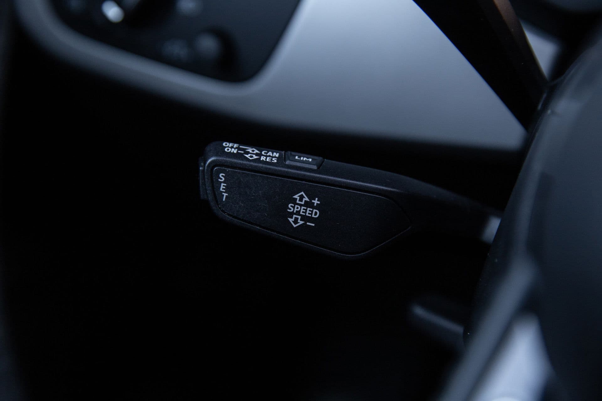 Audi A4 Avant 35 TDI Launch edition S-line , Sportstoelen, Camera, Virtual Cockpit, thumbnail 13