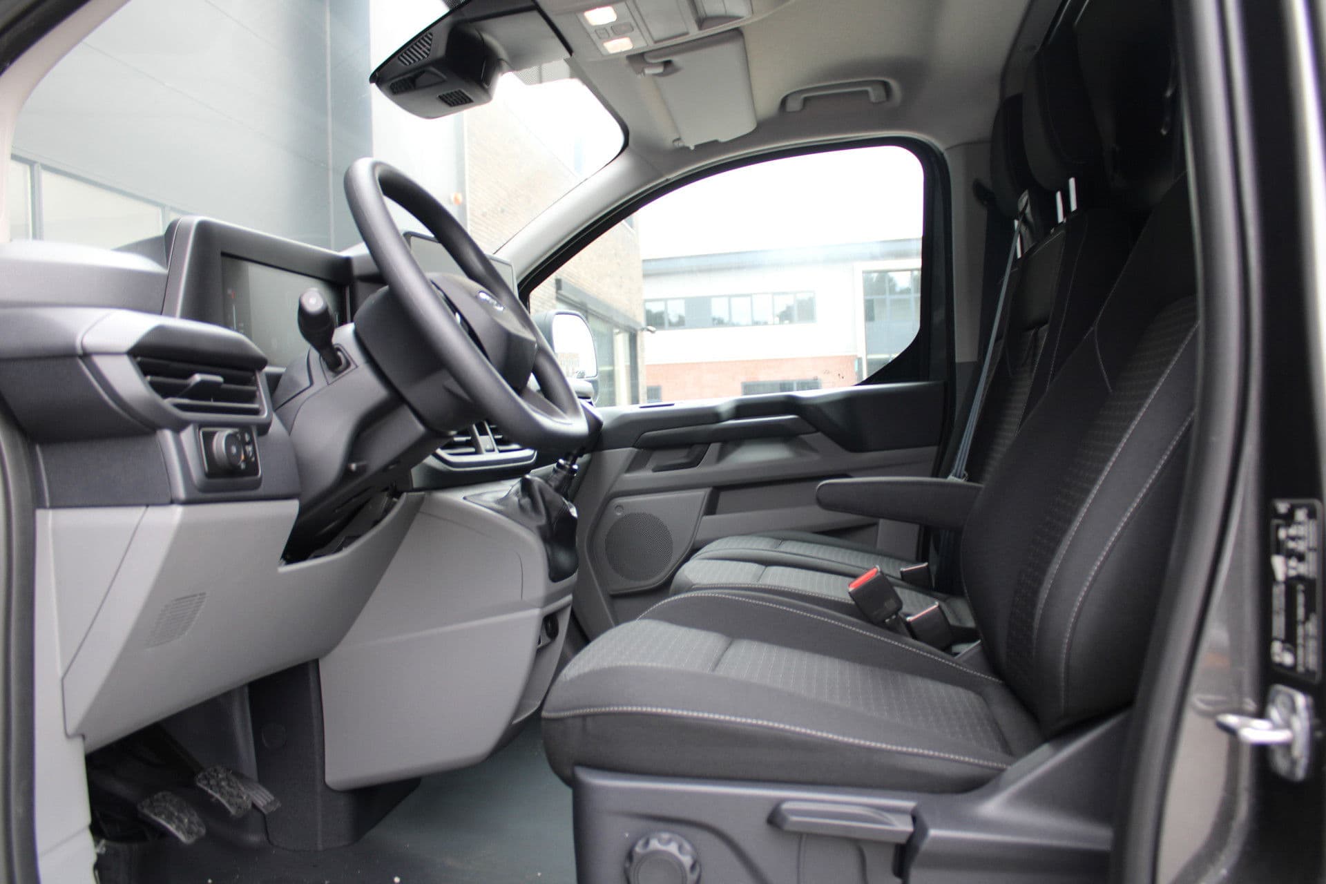 Ford Transit Custom 320 2.0 TDCI L2H1 Trend 136pk - Carplay - Android - LED koplampen - Stoelverwarming - 70l tank - Rijklaar thumbnail 13