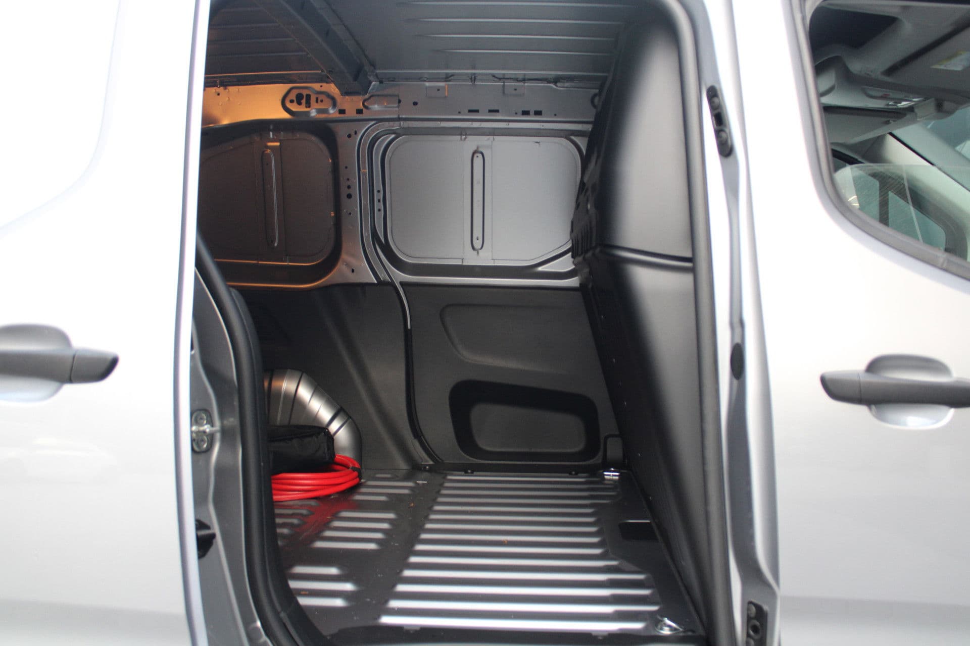 Peugeot E-Partner 136 L1 50 kWh 136pk - Airco - Cruise - PDC - Camera - Stoelverwarming - Rijklaar thumbnail 37