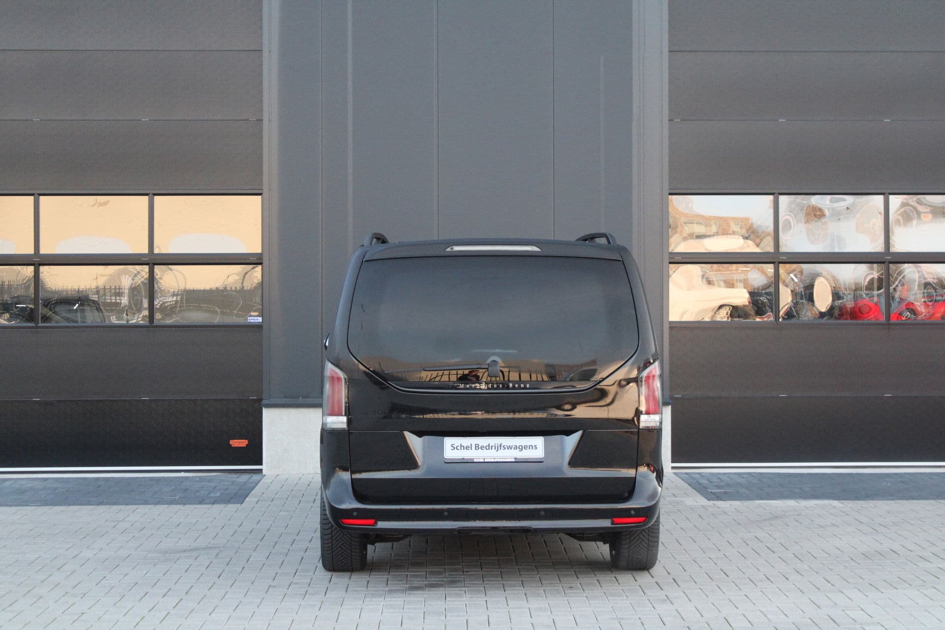 Mercedes-Benz V-Klasse 300d - Avantgarde - DC - 4-matic - 360 Cam - Multibeam - Elektrische schuifdeuren - Digitale spiegel - Volle auto - Rijklaar thumbnail 7