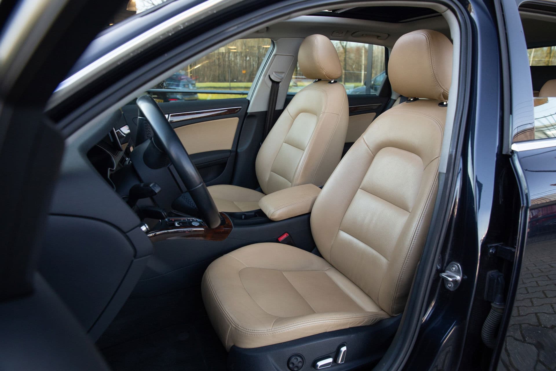 Audi A4 Avant 1.8 TFSI Business Edition , Stoelverwarming, Panoramadak, Apple Carplay, Keyless entry thumbnail 4