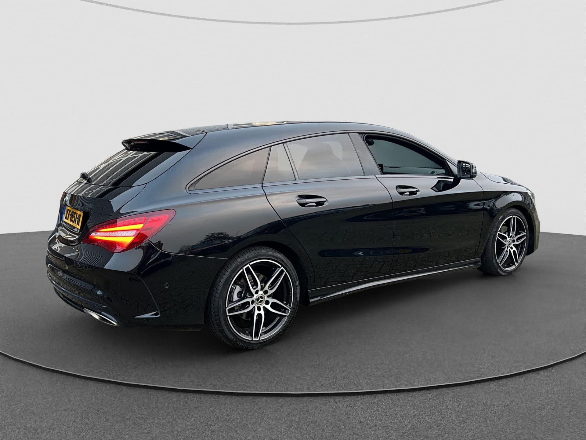 Mercedes-Benz CLA-Klasse Shooting Brake 180 AMG Night Pack | NL AUTO | Pano | Stoelverw. | Half Leder thumbnail 6
