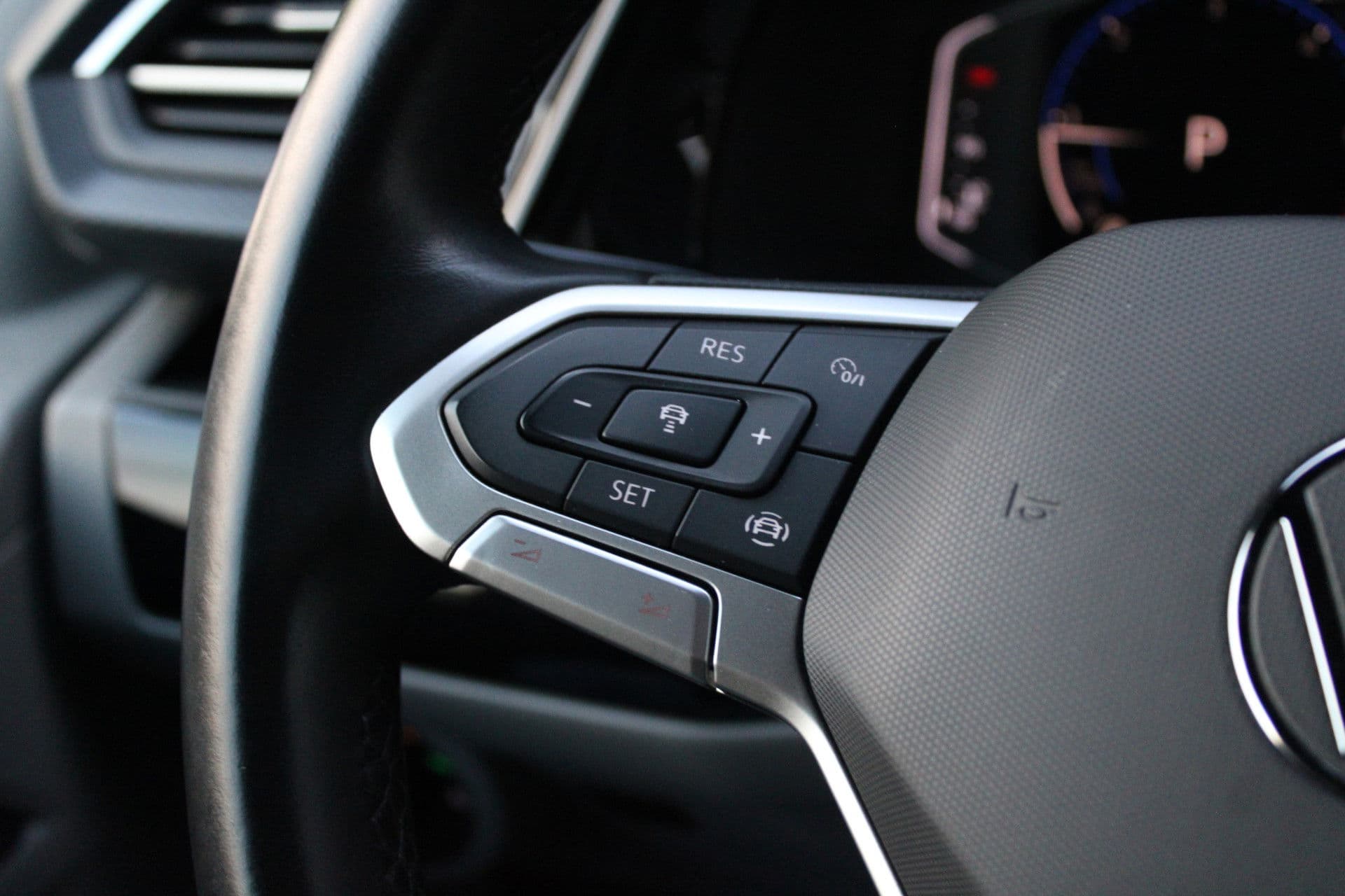 Volkswagen Transporter 2.0 TDI L2H1 28 Bulli 150pk - 20 Inch - Camera - Trekhaak - Leder - ACC - LED - Rijklaar thumbnail 23