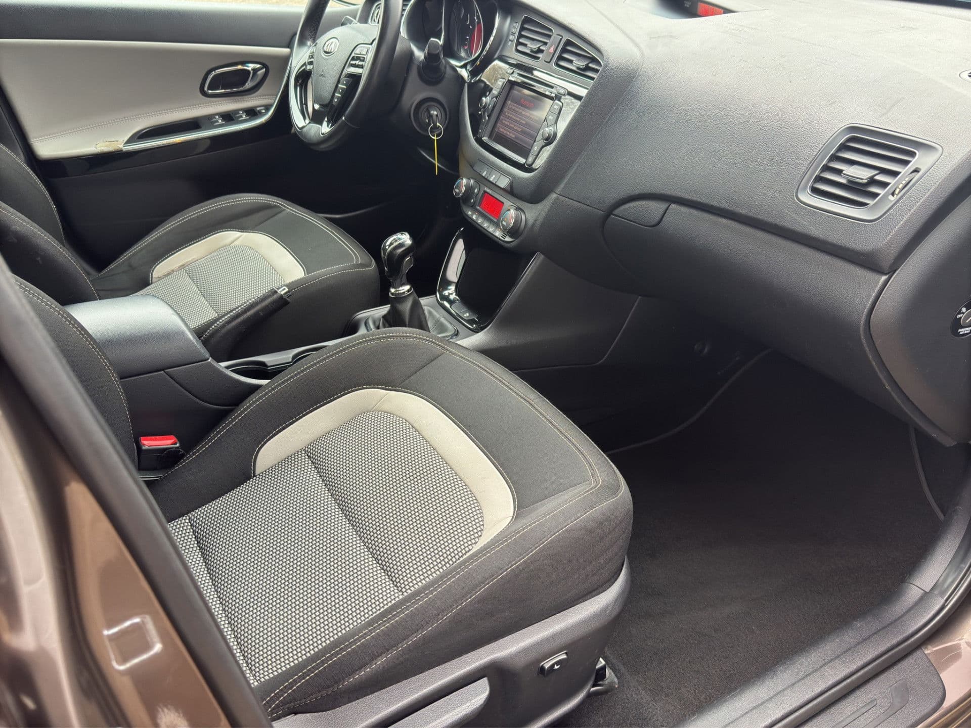 Kia Cee'd Sportswagon 1.6 GDI Plus Pack | Navi | Trekhaak | APK 2-27 | NAP thumbnail 26