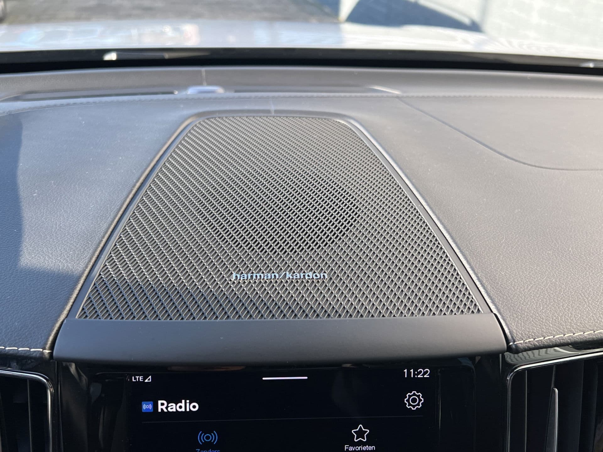 Volvo XC60 2.0 Recharge T8 AWD R-Design | Pano | Trekhaak | H&K | Adaptive | thumbnail 8