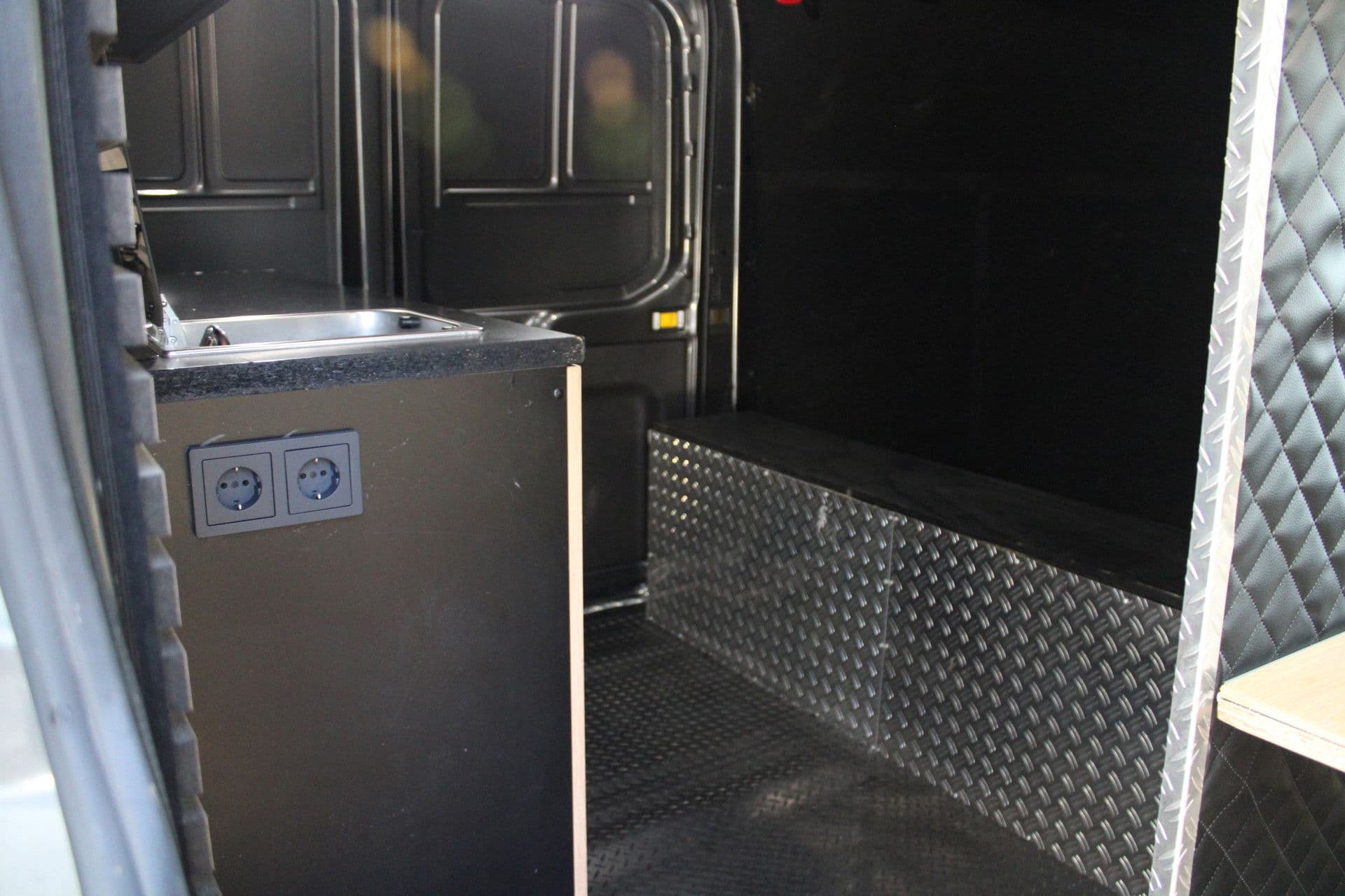 Ford Transit 350 2.0 TDCI L3H2 Trend 130pk - Camper/Grijs Kenteken - Blind Spot - ACC - Trekhaak - Stoelverwarming - Luifel - Rijklaar thumbnail 37