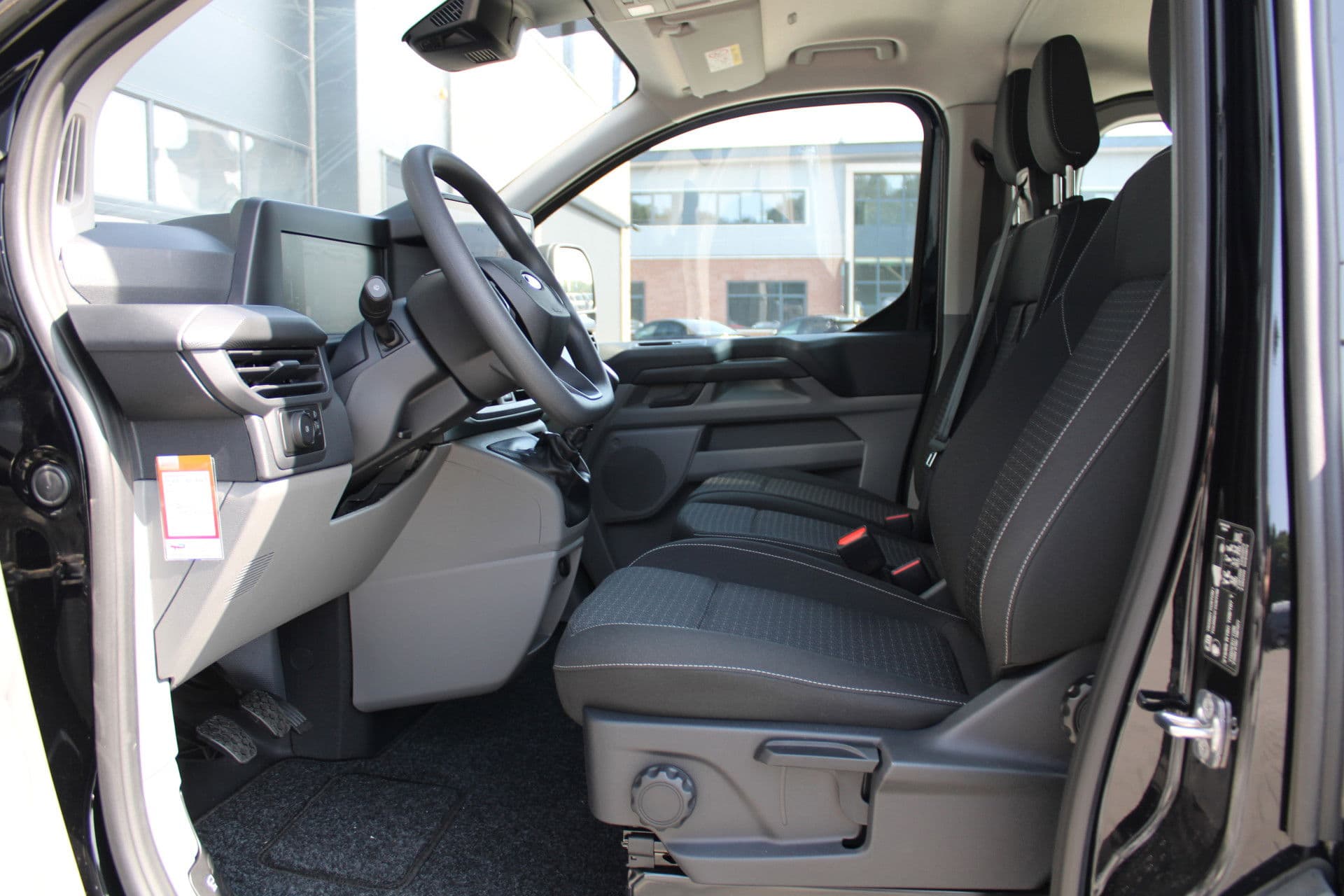 Ford Transit Custom 320 2.0 TDCI L2H1 Trend DC 136pk - Carplay - Android - Camera - Trekhaak - LED koplampen - Stoelverwarming - Draadloos laden - Rijklaar thumbnail 5