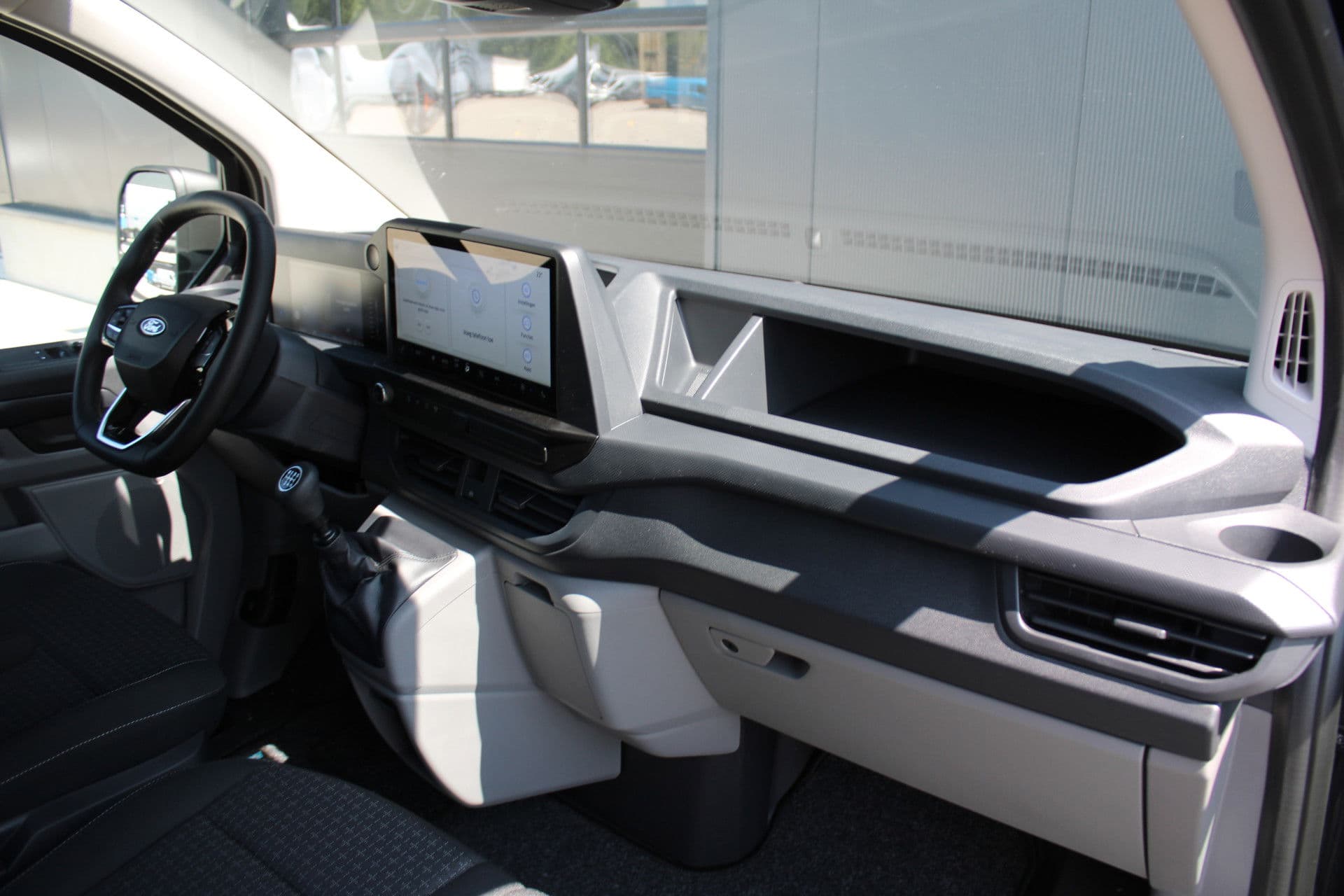 Ford Transit Custom 320 2.0 TDCI L2H1 Trend DC 136pk - Carplay - Android - Camera - Trekhaak - LED koplampen - Stoelverwarming - Draadloos laden - Rijklaar thumbnail 37