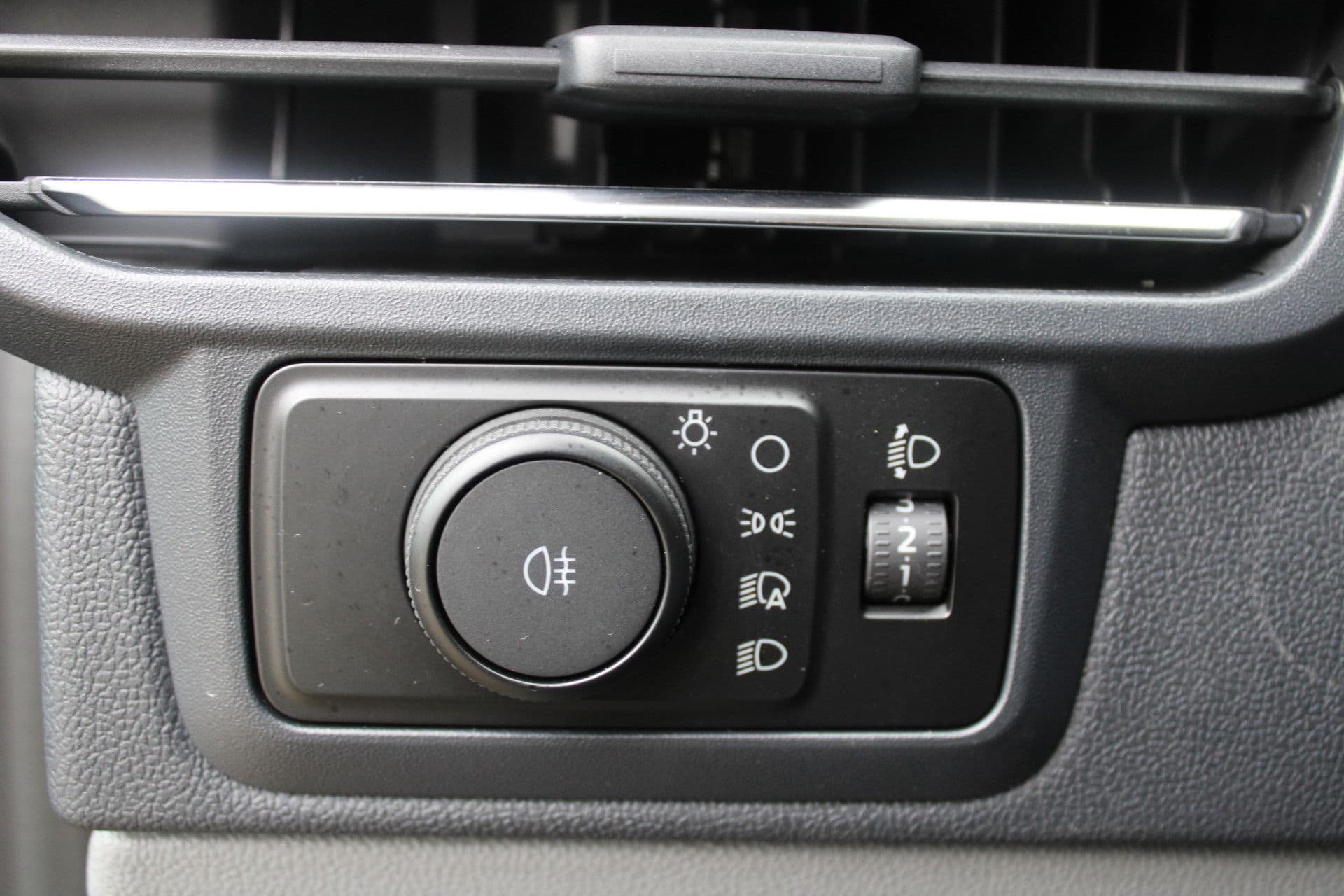 Ford Transit Custom 320 2.0 TDCI L2H1 Limited 170pk - 1+1 Stoelopstelling - 2x Schuifdeur - Adaptive Cruise - Verwarmd stuur - Blind spot - Navigatie - Camera - Draadloos laden - Rijklaar thumbnail 11