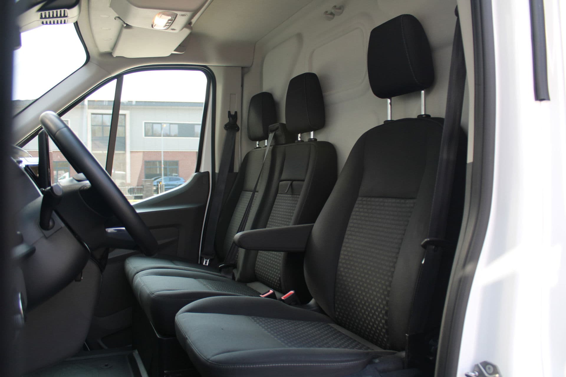 Ford Transit 350 2.0 TDCI L4H3 Trend RWD 130pk - 270gr deuren - Camera - Cruise - Carplay - Airco - PDC - Rijklaar thumbnail 17