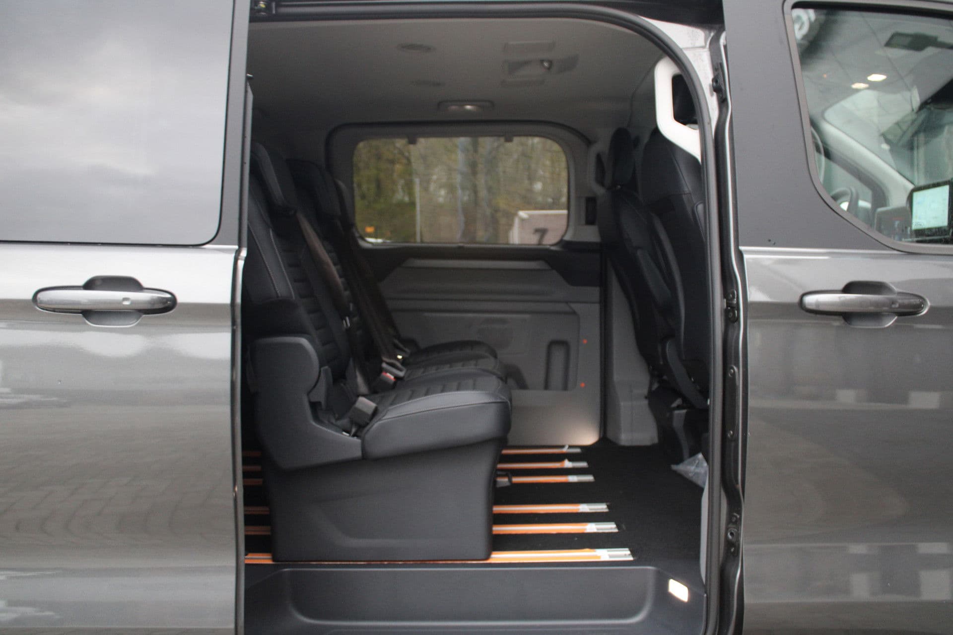 Ford Tourneo Custom 340 2.5 PHEV L2H1 Titanium X 232pk - 2x Schuif - ACC - 360 camera - Leder - Prijs excl. BTW - Rijklaar thumbnail 43