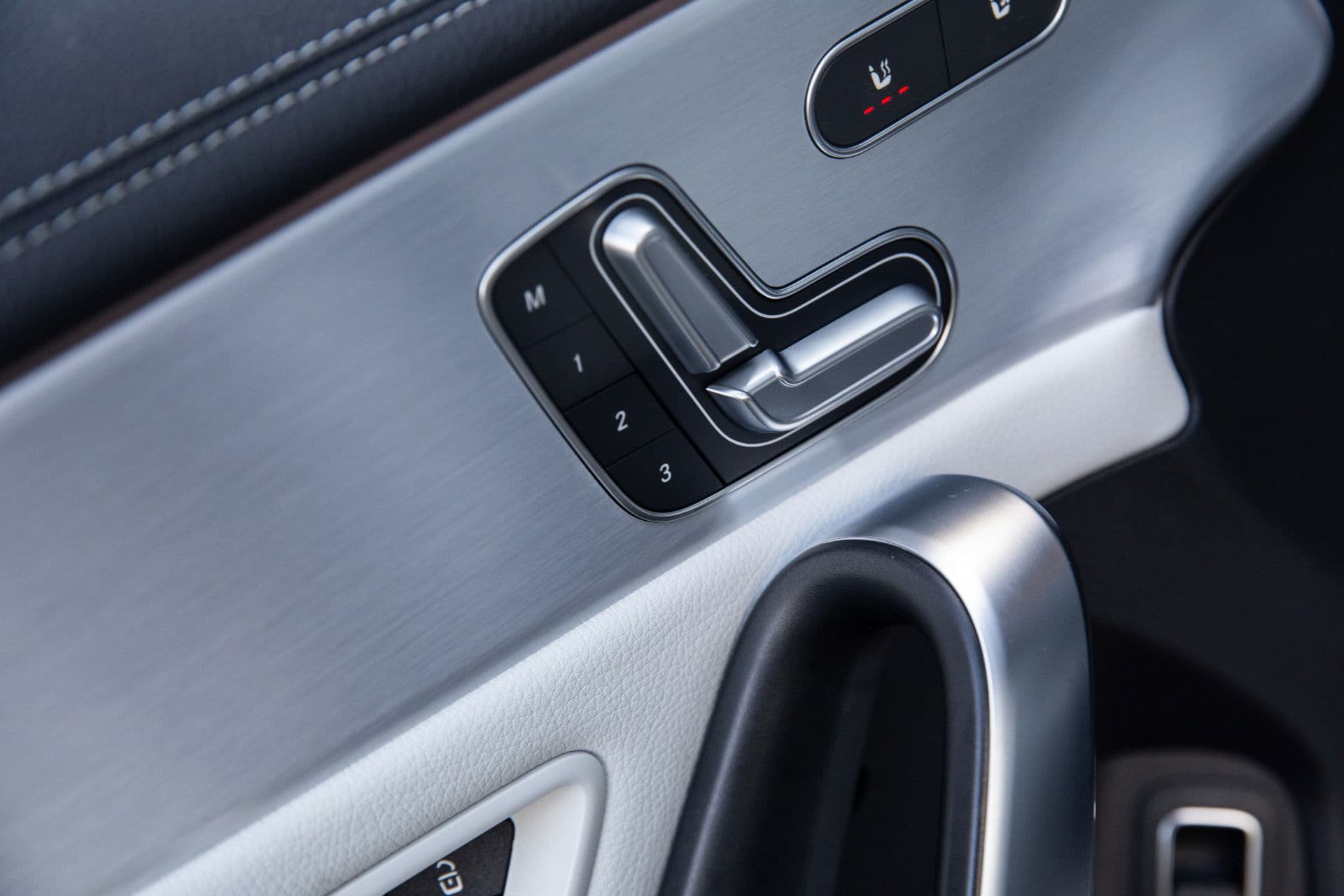 Mercedes-Benz CLA-Klasse 200 Premium Plus AMG , Panoramadak, Burmester, Head-up display, Vol! thumbnail 26