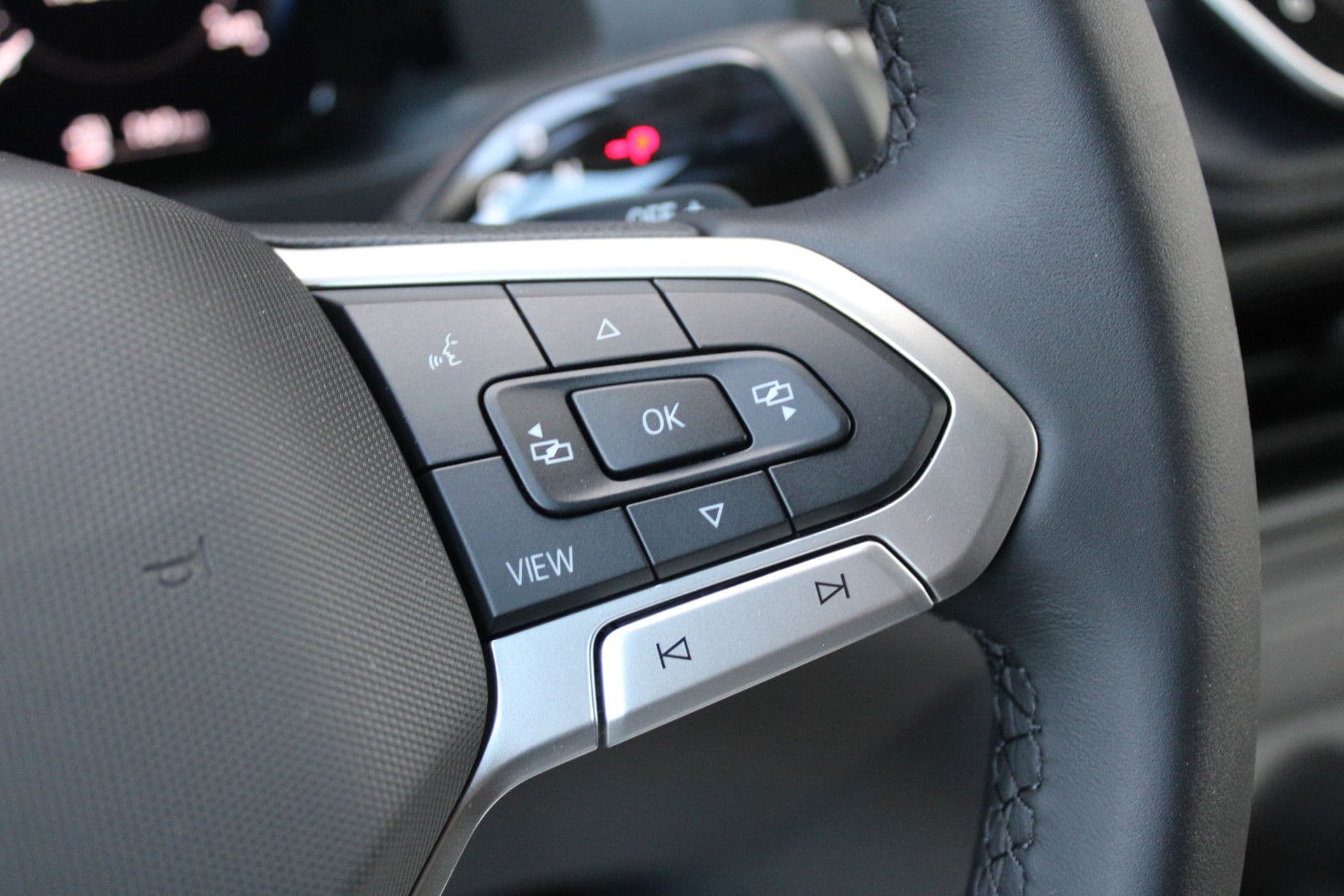 Volkswagen Crafter 35 2.0 TDI L3H3 177pk - Facelift - Navigatie - LED - Geveerde stoel - Virtual cockpit - Camera - Trekhaak - Stoelverwarming - Rijklaar thumbnail 18