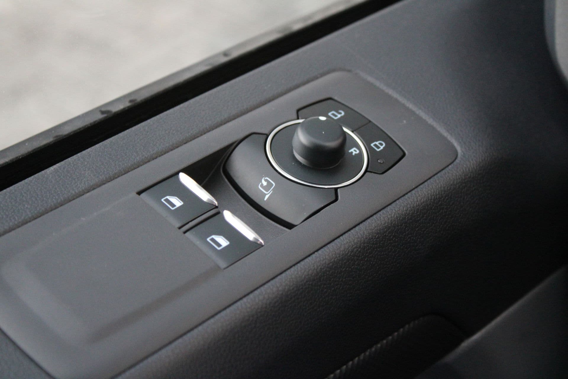 Ford E-Transit Custom 340 L2H1 Limited 65 kWh 218pk - 2x Schuif - LED - 360 Camera - B&O - ACC - Navi - Stoel/Stuurverwarming - Rijklaar thumbnail 18