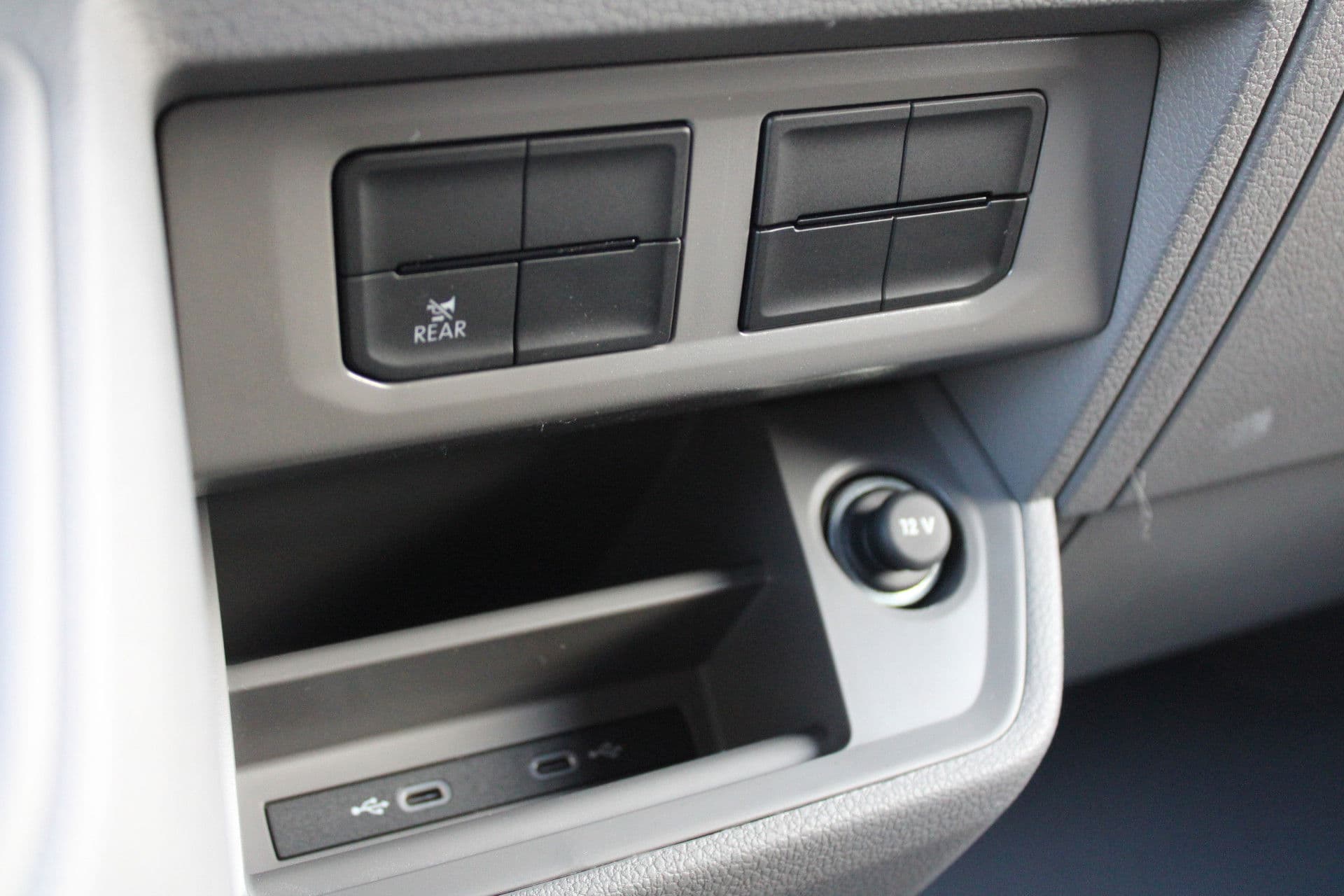 Volkswagen Crafter 35 2.0 TDI L3H3 177pk - Facelift - Navigatie - LED - Geveerde stoel - Virtual cockpit - Camera - Trekhaak - Stoelverwarming - Rijklaar thumbnail 29