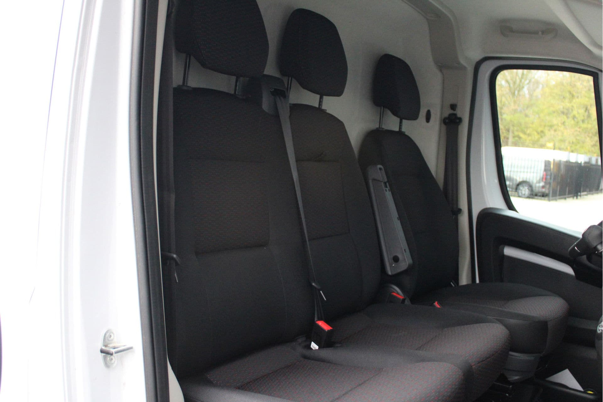 Opel Movano 33 2.2 CDTI 140pk L2H2 - Airco - Camera - Cruise - Blind Spot - 270 deuren - Rijklaar thumbnail 18