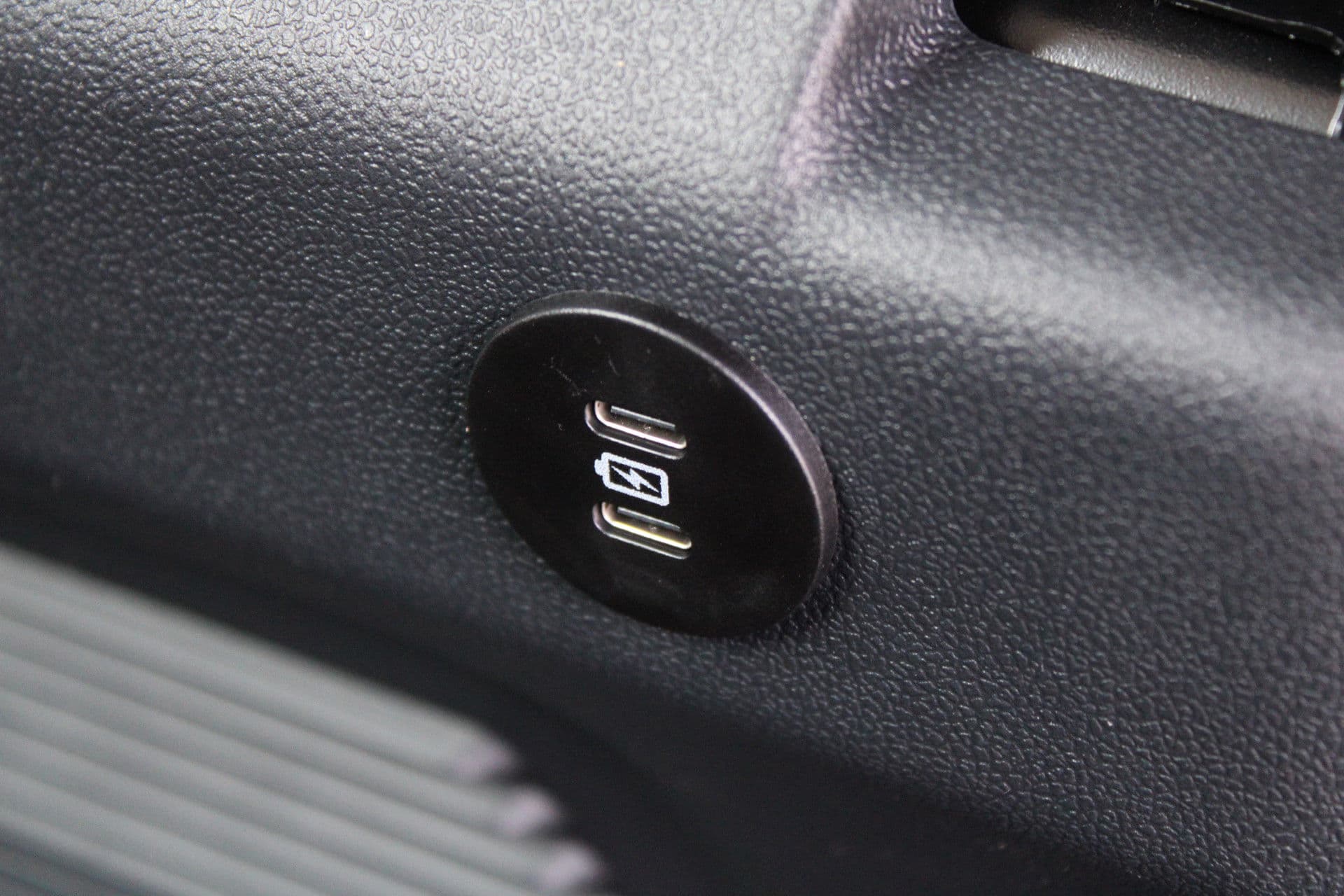 Ford Transit Custom 320 2.0 TDCI L2H1 Trend DC 136pk - Carplay - Android - Camera - Trekhaak - LED koplampen - Stoelverwarming - Draadloos laden - Rijklaar thumbnail 36