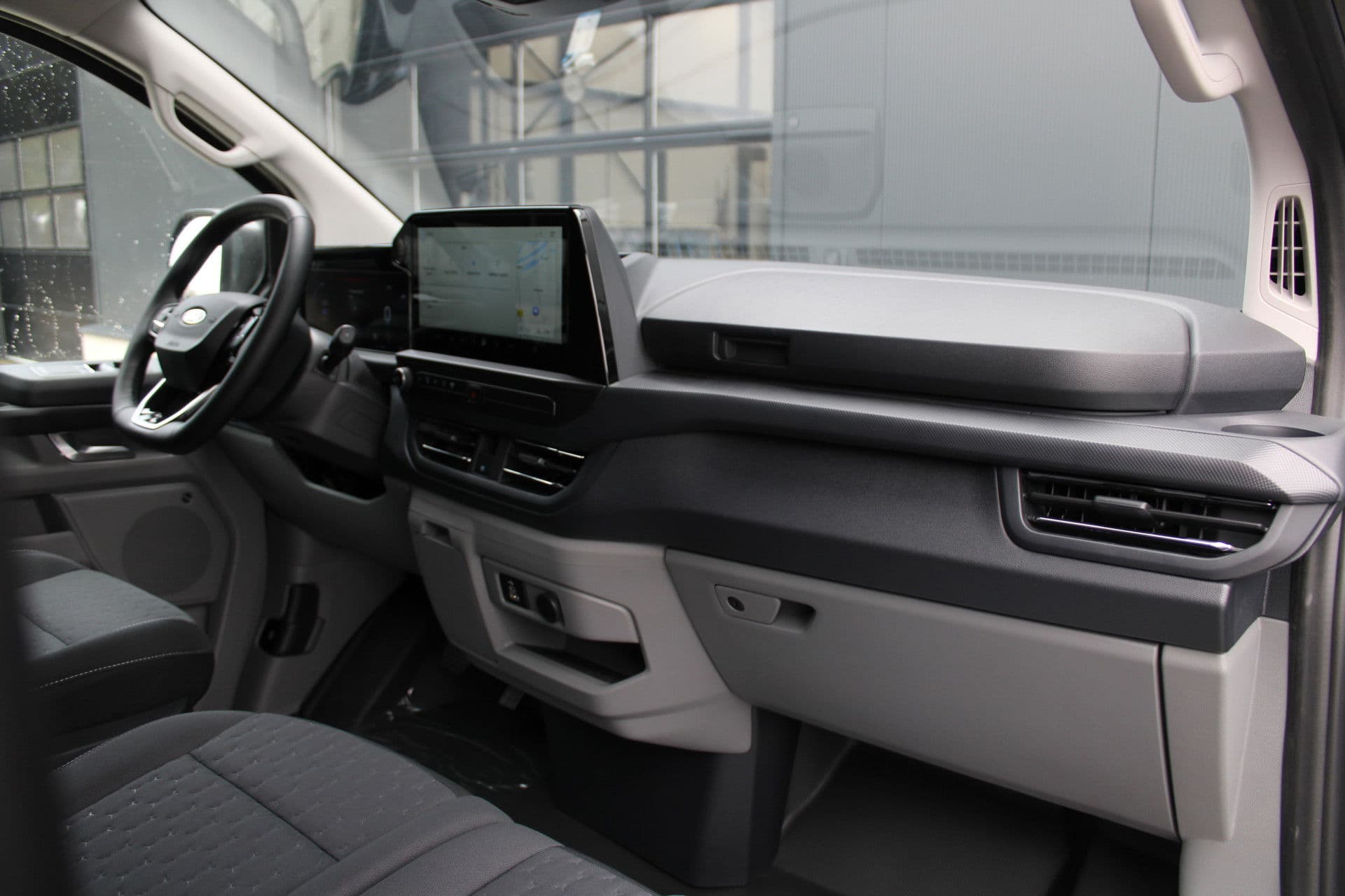 Ford E-Transit Custom 340 L2H1 Limited 65 kWh 218pk - DIRECT LEVERBAAR - 2x Schuif - LED - 360 Camera - B&O - ACC - Navi - Stoel/Stuurverwarming - Rijklaar thumbnail 45