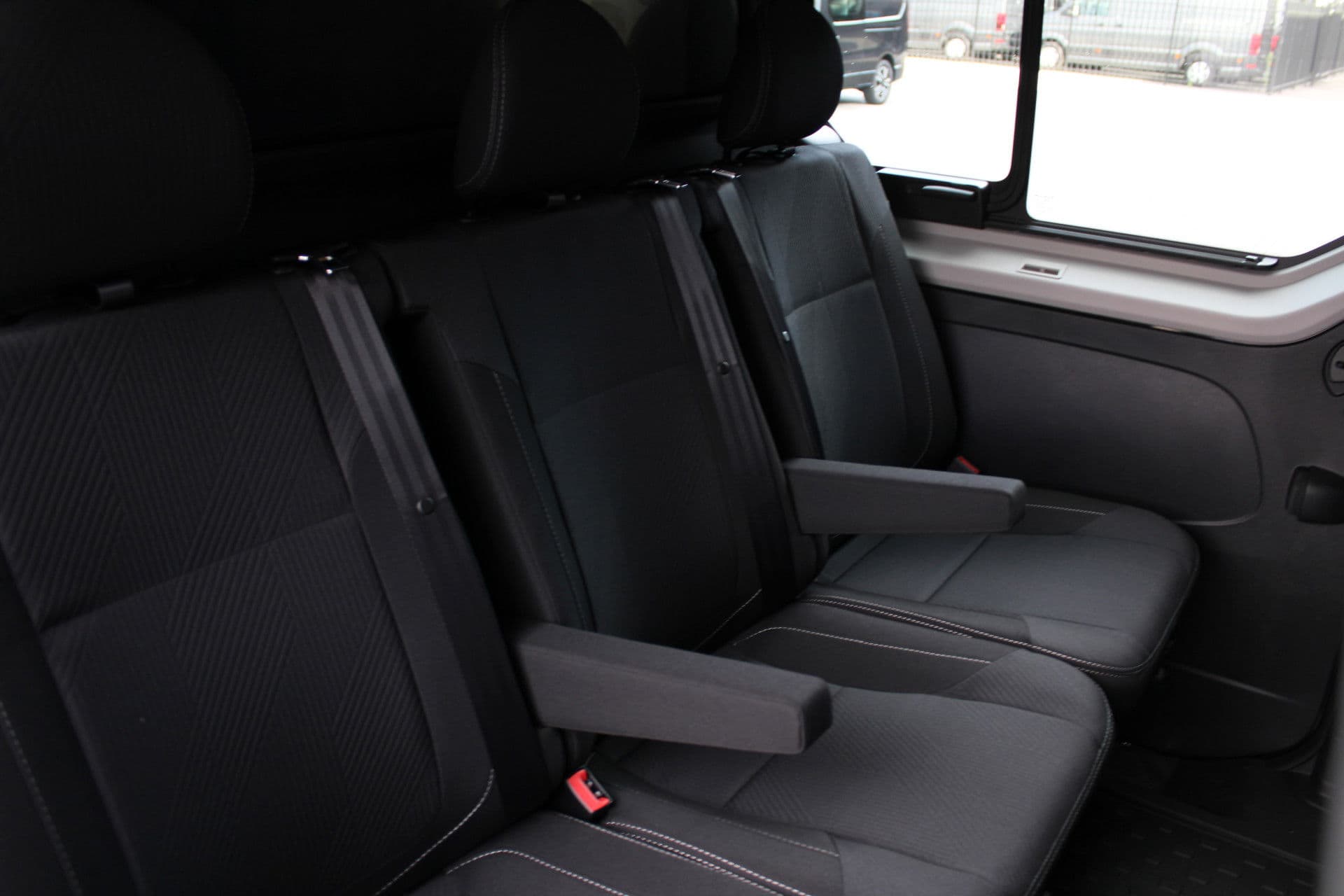 Renault Trafic 2.0 Blue dCi 170pk T29 L2H1 Extra DC - 2x Schuifdeur - Carplay - LED - Blind Spot - Navigatie - Camera - Trekhaak - Stoelverwarming - Rijklaar thumbnail 8