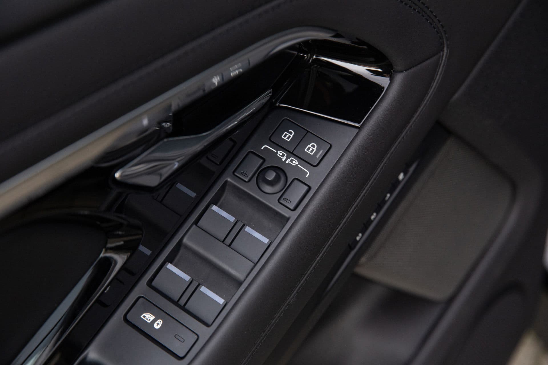 Land Rover Range Rover Evoque 1.5 P300e AWD R-Dynamic HSE Autobiography , Panoramadak, Meridian, Stoelventilatie, Head-up Display thumbnail 23