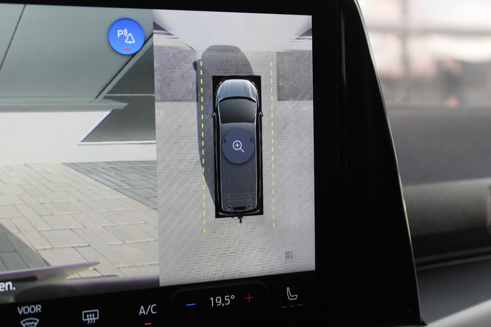 Ford Tourneo Custom 320 2.0 TDCI L2H1 Titanium X DC 170pk - Adaptive Cruise - LED - Blind Spot - Leder - Navigatie - 360 Camera - Trekhaak - Rijklaar thumbnail 32