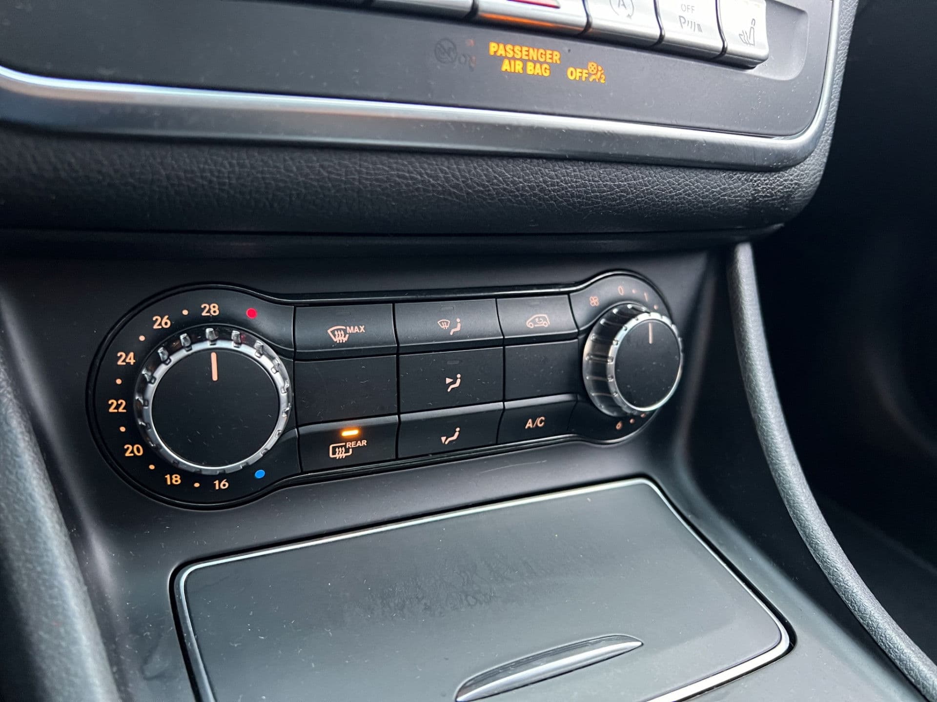 Mercedes-Benz CLA-Klasse Shooting Brake 180 AMG Night Pack | NL AUTO | Pano | Stoelverw. | Half Leder thumbnail 19