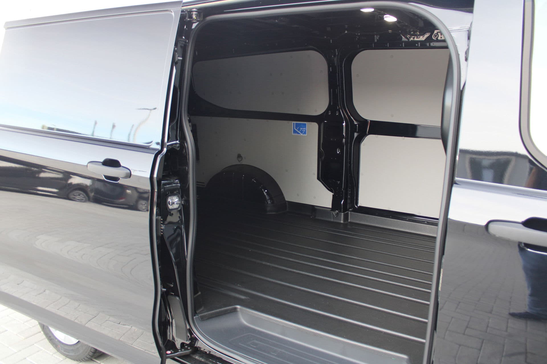 Ford Transit Custom 320 2.0 TDCI L2H1 Trend 170pk - Achterklep - Carplay - Android - LED koplampen - Stoelverwarming - 70l tank - Rijklaar thumbnail 18