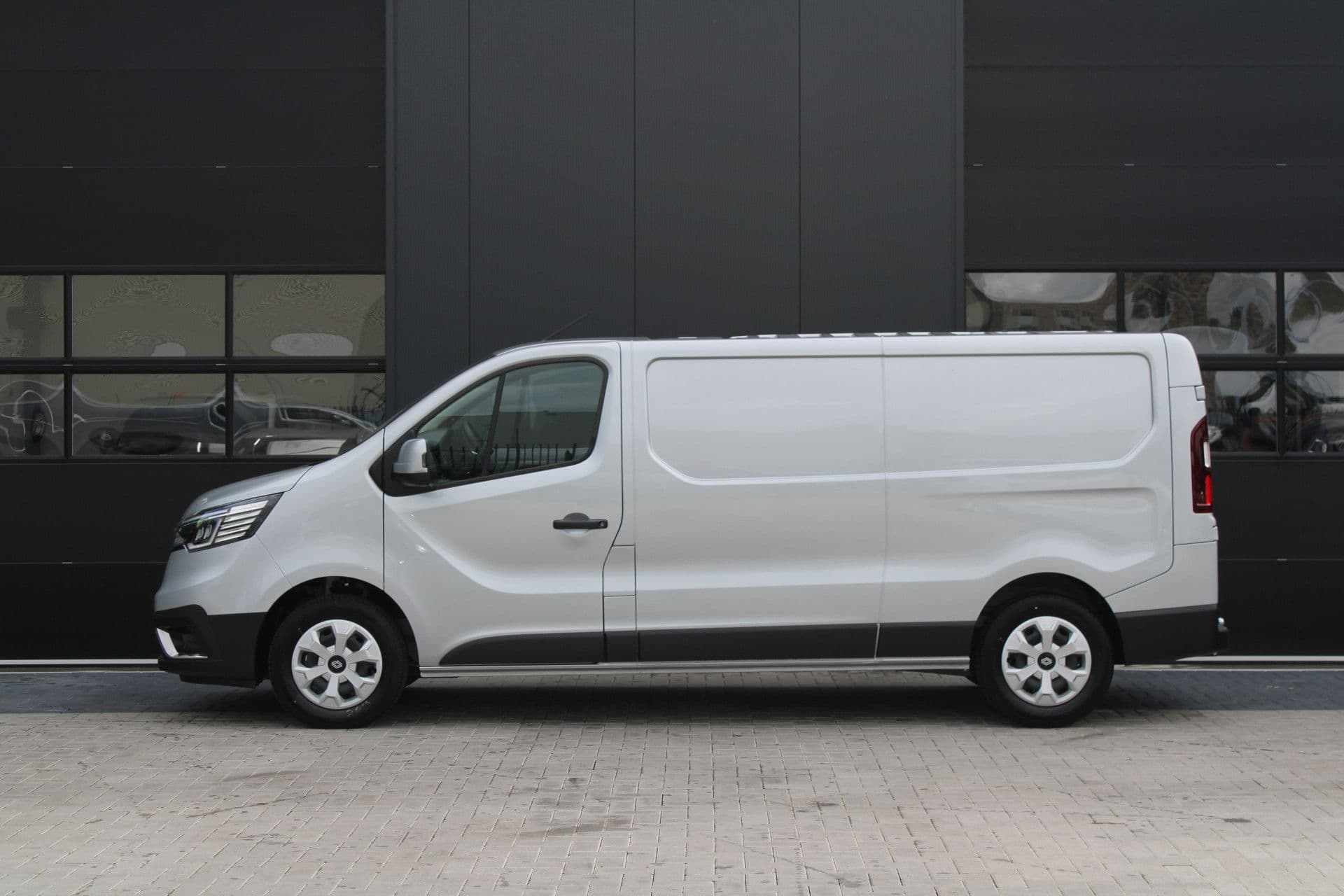 Renault Trafic 2.0 Blue dCi 150pk T30 L2H1 Advance - Achteruitrijcamera - Carplay - Android - Allseason - Trekhaak - Rijklaar thumbnail 30