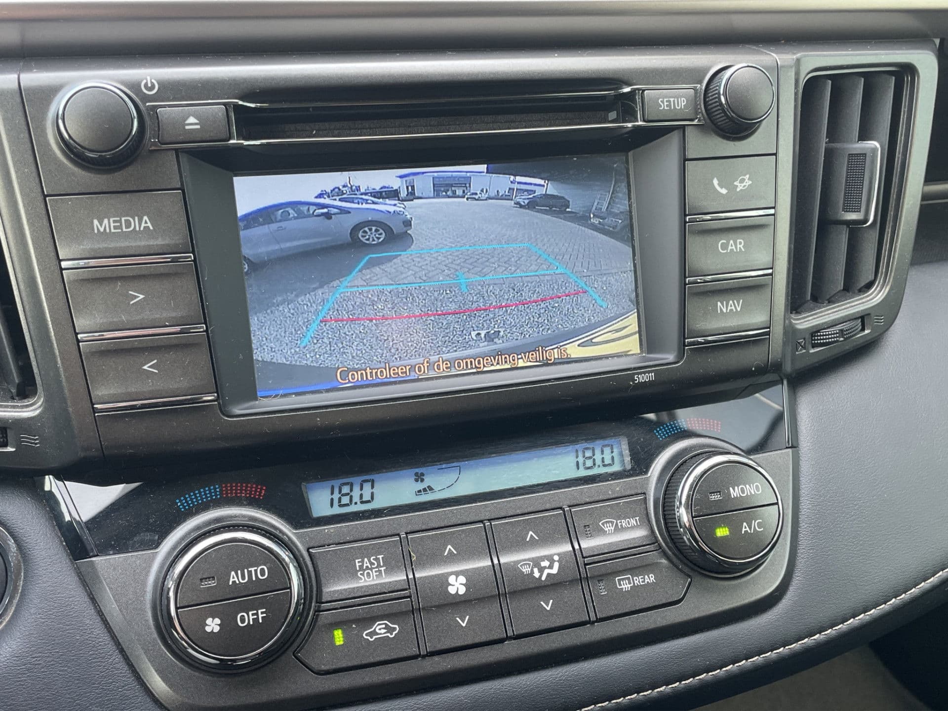 Toyota RAV4 2.0 Style 4WD | Trekhaak | Elek klep | Camera | thumbnail 3