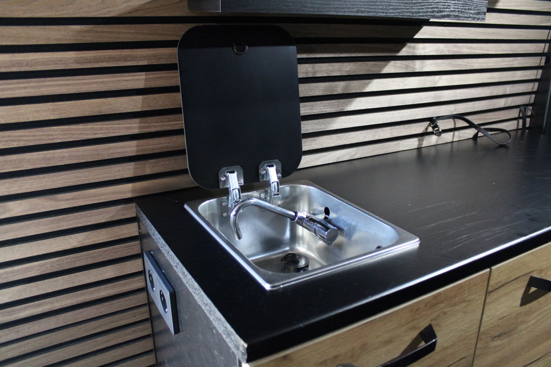 Ford Transit 350 2.0 TDCI L3H2 Trend 130pk - Camper/Grijs Kenteken - Blind Spot - ACC - Trekhaak - Stoelverwarming - Luifel - Rijklaar thumbnail 38