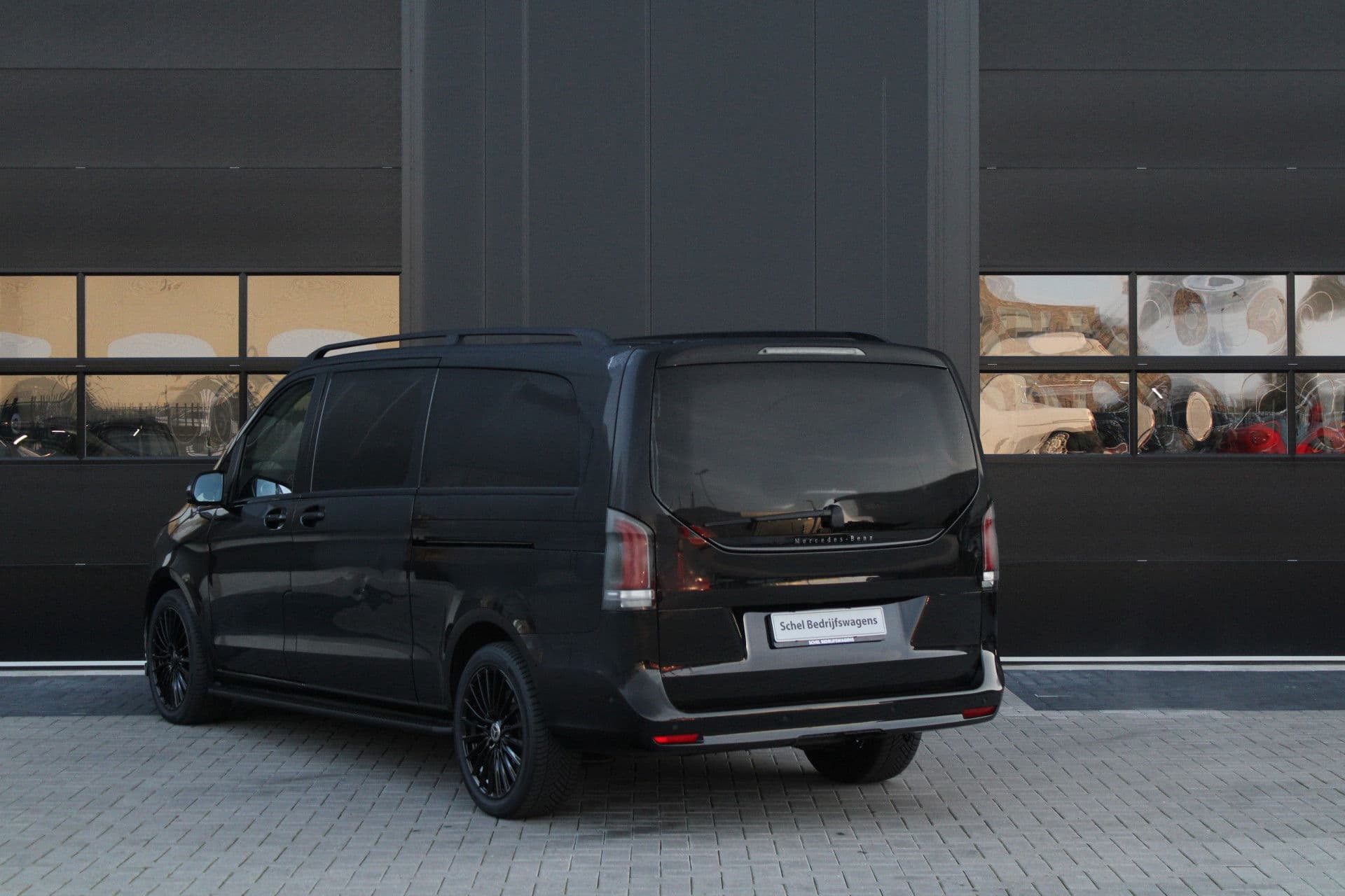 Mercedes-Benz V-Klasse 300d - Avantgarde - DC - 4-matic - 360 Cam - Multibeam - Elektrische schuifdeuren - Digitale spiegel - Volle auto - Rijklaar thumbnail 9