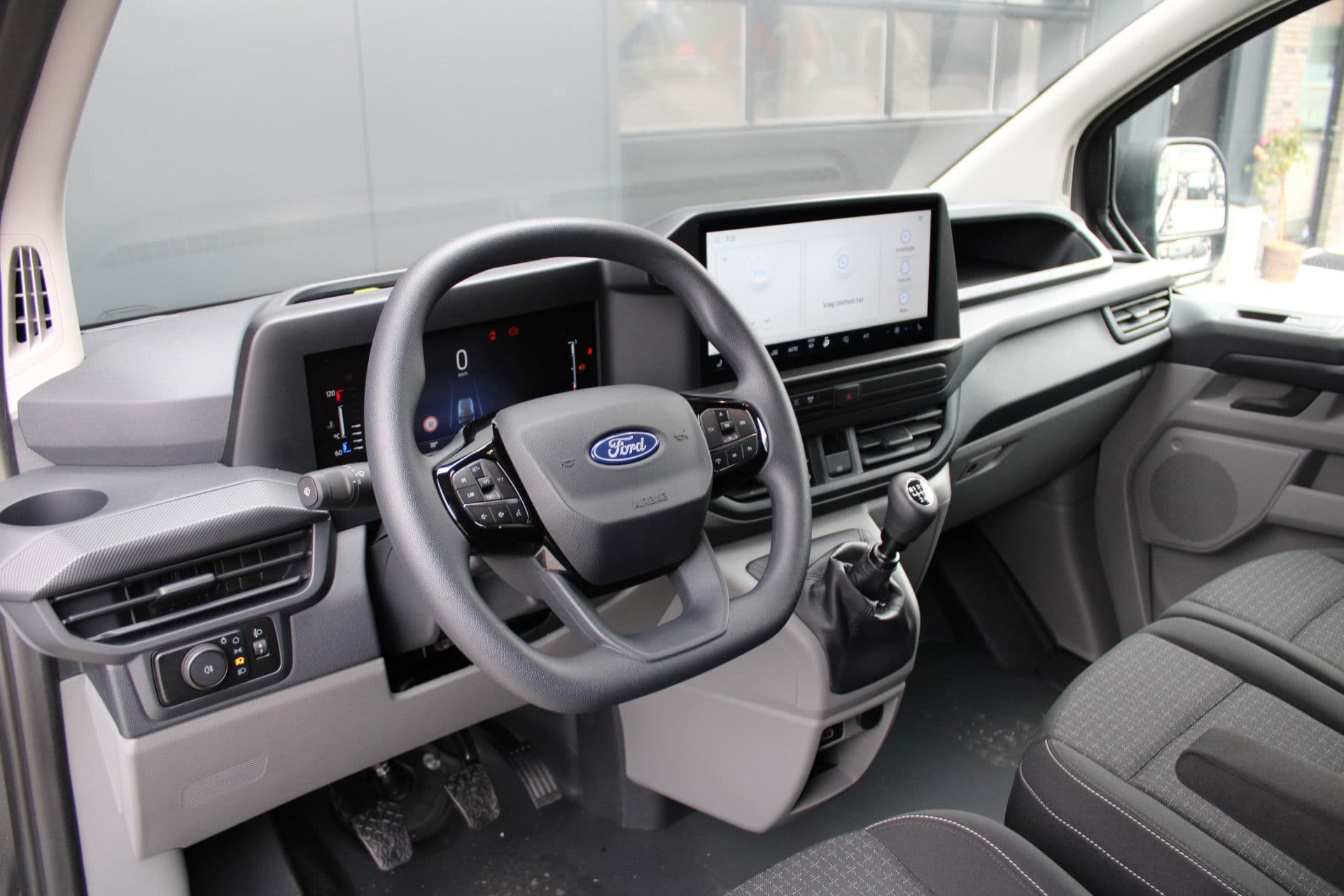 Ford Transit Custom 320 2.0 TDCI L2H1 Trend 136pk - Carplay - Android - LED koplampen - Stoelverwarming - 70l tank - Rijklaar thumbnail 2