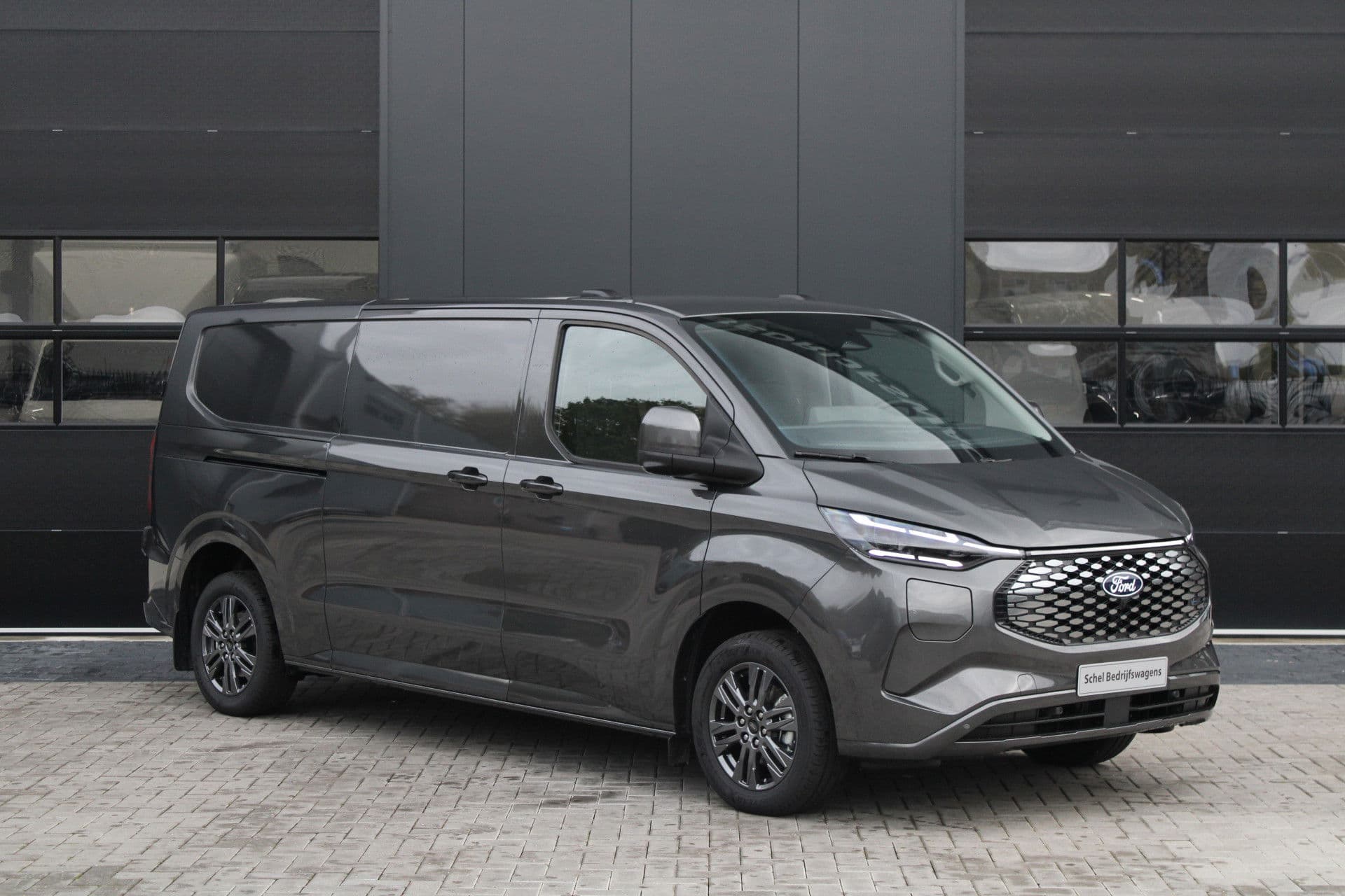 Ford E-Transit Custom 340 L2H1 Limited 65 kWh 218pk - DIRECT LEVERBAAR - 2x Schuif - LED - 360 Camera - B&O - ACC - Navi - Stoel/Stuurverwarming - Rijklaar thumbnail 4