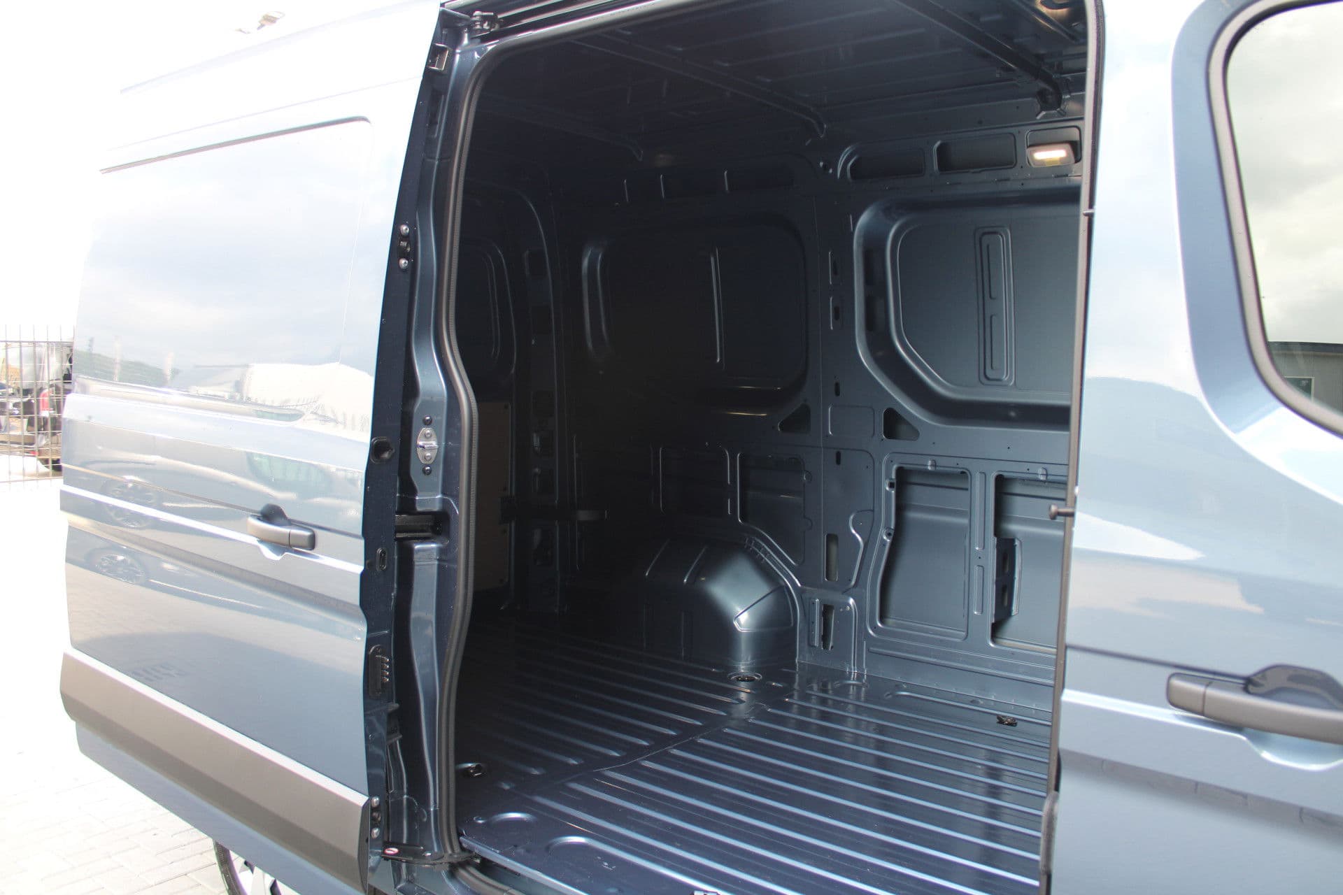 Renault Master T35 2.0 dCi 170pk L2H2 Extra - Navigatie - Blind Spot - Camera - Stoelverwarming - Verwarmde voorruit - Rijklaar thumbnail 6