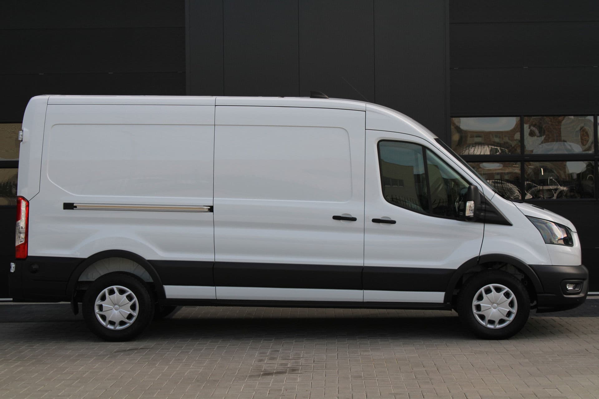 Ford Transit 350 2.0 TDCI L3H2 Trend MHEV 170pk Trend - Navigatie - Blind Spot - Adaptive cruise - Camera - 270gr deuren - Trekhaak - Rijklaar thumbnail 28