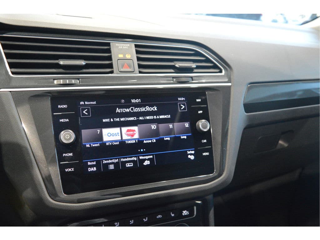 Volkswagen Tiguan 1.5 TSI ACT R-LINE navi camera leer pano trekhaak !! thumbnail 23